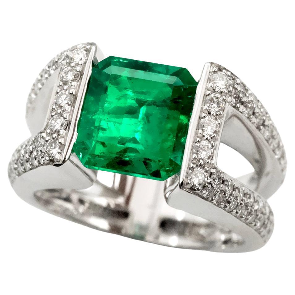 Certified Vivid Green Colombian Emerald and Diamonds Ring For Sale