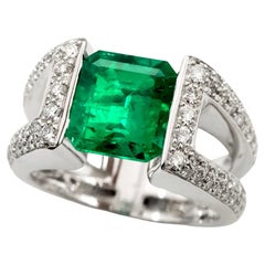 Certified Vivid Green Colombian Emerald and Diamonds Ring