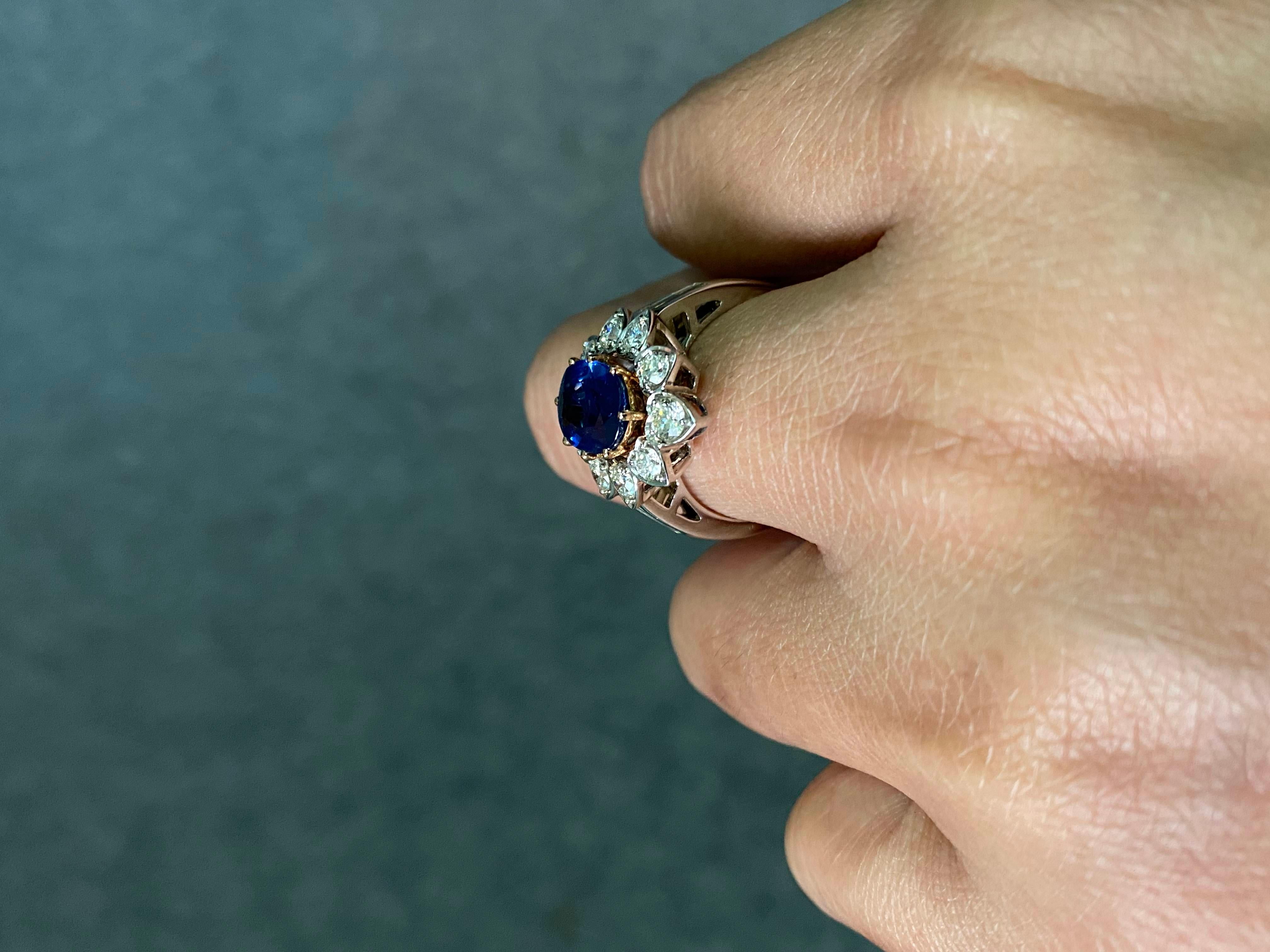 Bague de fiançailles en or 18 carats certifiée Vivid Diamonds et saphir naturel Pour femmes en vente
