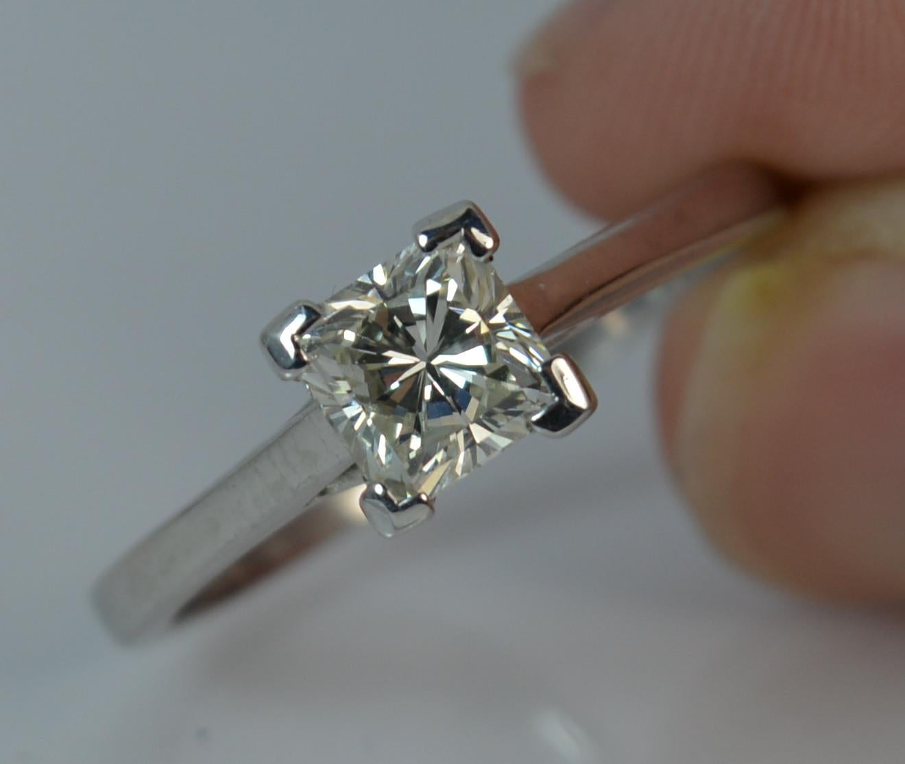 Certified VVS 1.06 Carat Radiant Diamond and Platinum Engagement Ring 5