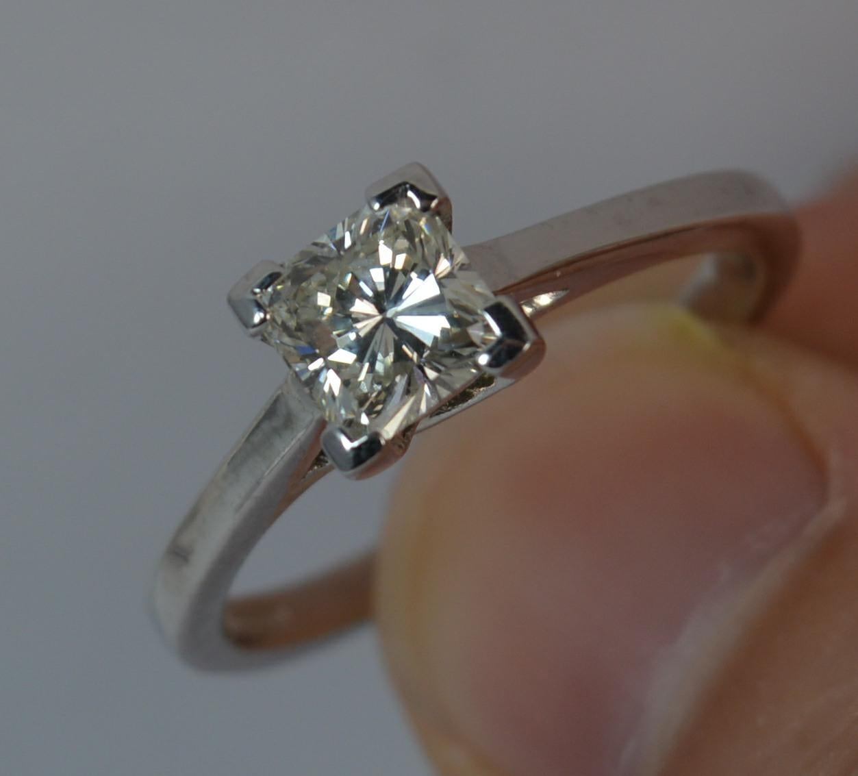 Certified VVS 1.06 Carat Radiant Diamond and Platinum Engagement Ring In Excellent Condition In St Helens, GB