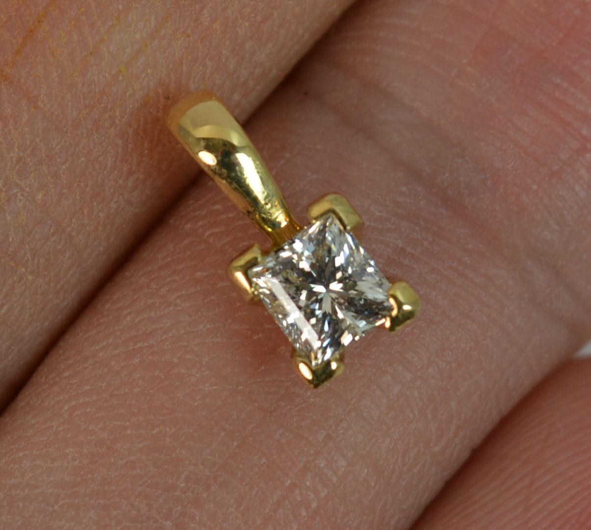 

A stunning 18ct Gold and Diamond solitaire pendant.

Anchor Certified diamond as VVS1 clarity, E colour. A stunning natural diamond. A master princess cut.

Set into a 4 claw yellow gold mount.



CONDITION ; Excellent. Crisp design. Well set