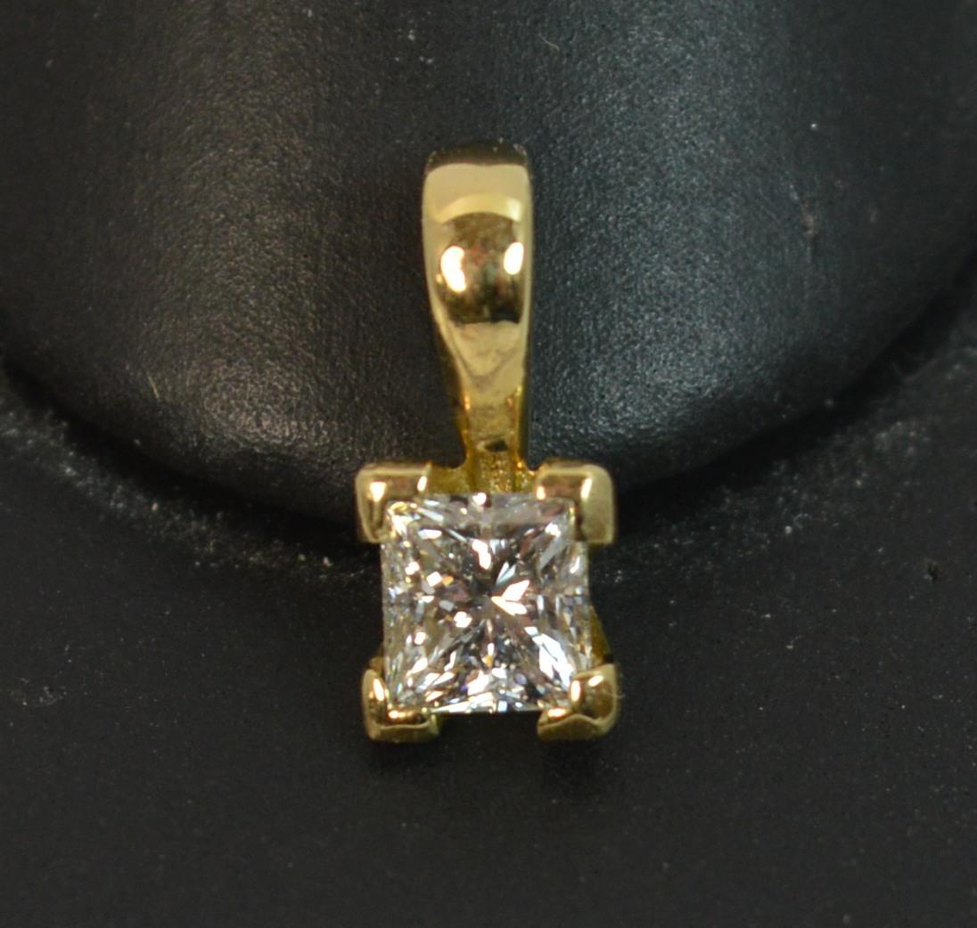 Certified VVS1 E Colour 0.41ct Master Cut Princess Diamond 18ct Gold Pendant 2