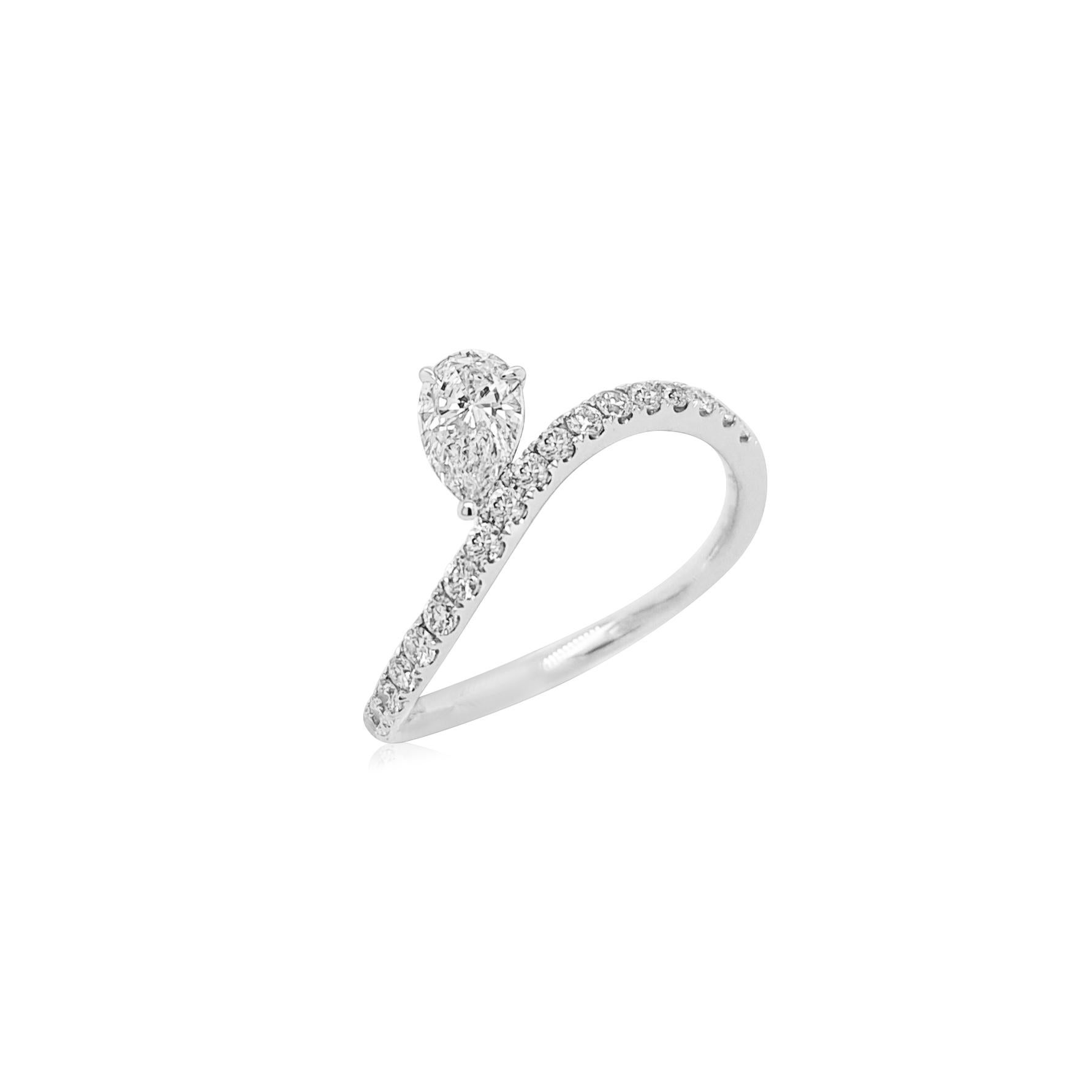 Contemporary Certified White Diamond Engagement Ring For Sale