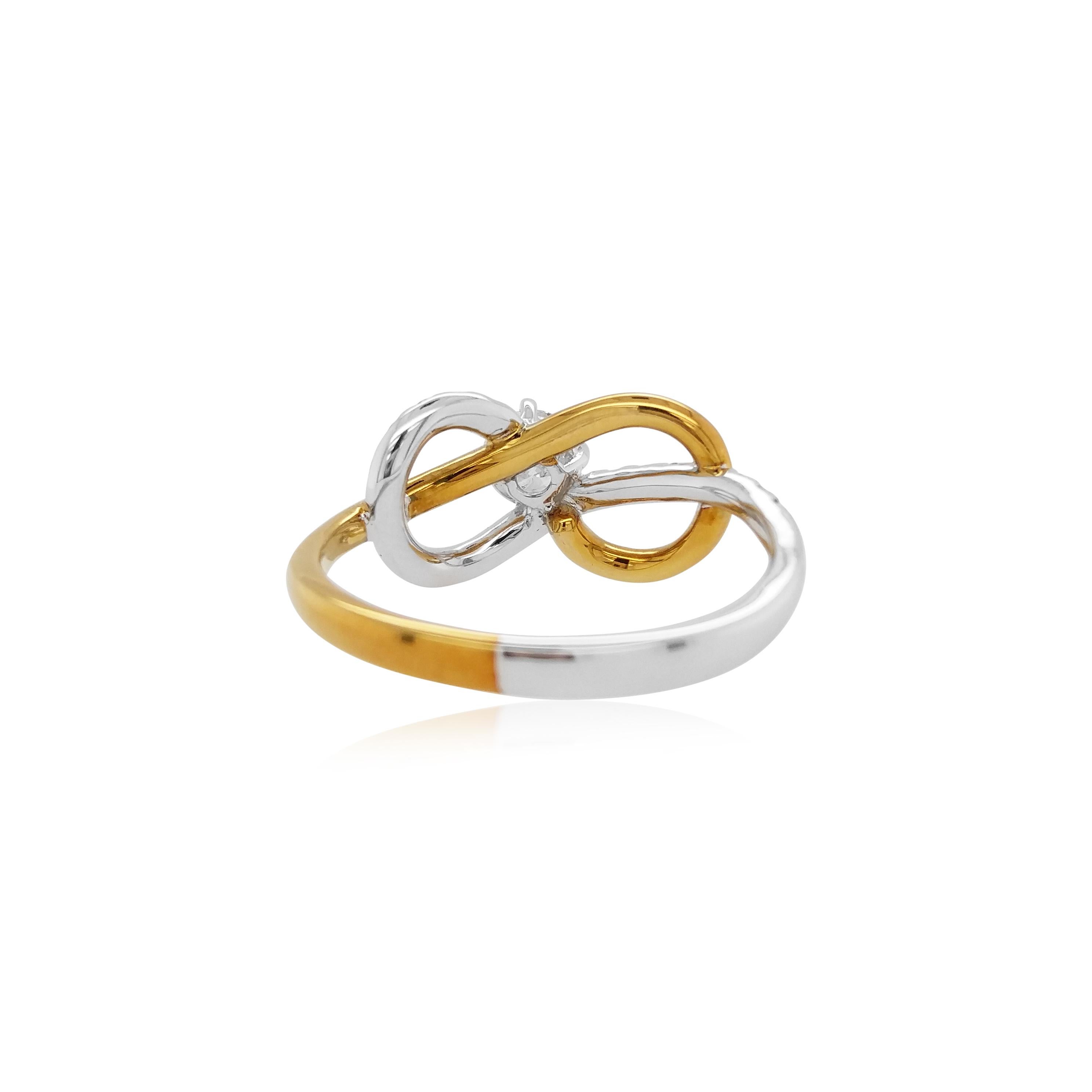This scintillating ring showcases a beautiful round brilliant cut white diamond at its centre. The sumptuous tones of the ring add an unrivalled touch of elegance to this contemporary design of infinite-motif for infinite love, making it a true