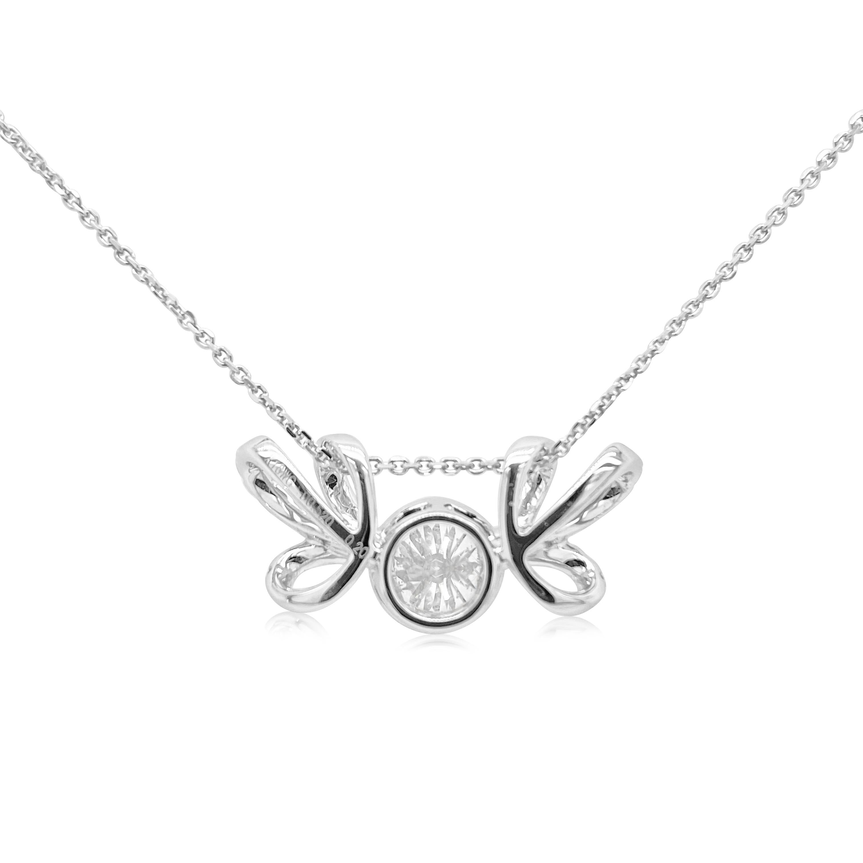 Contemporary Certified White diamond Pendant made in white Gold with Platinum Chain For Sale