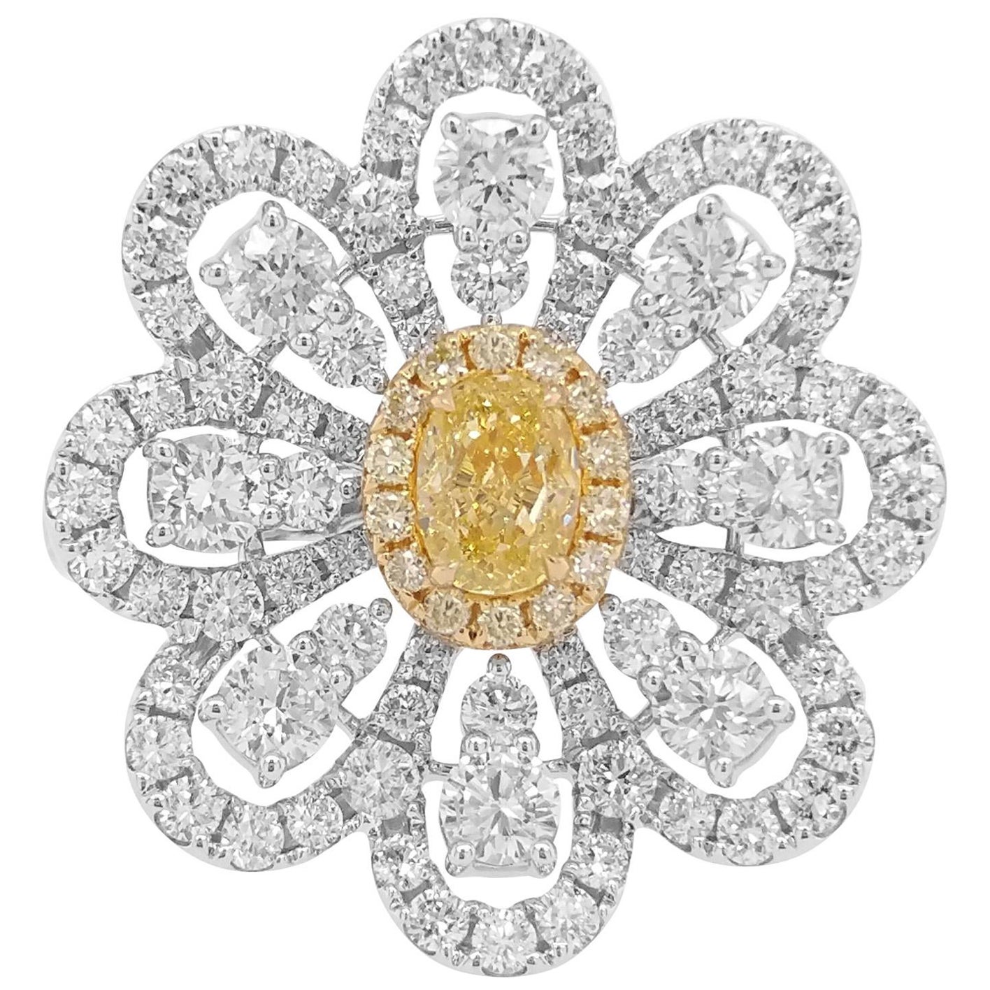 Anello in oro giallo e bianco certificato con diamante floreale K18 in vendita
