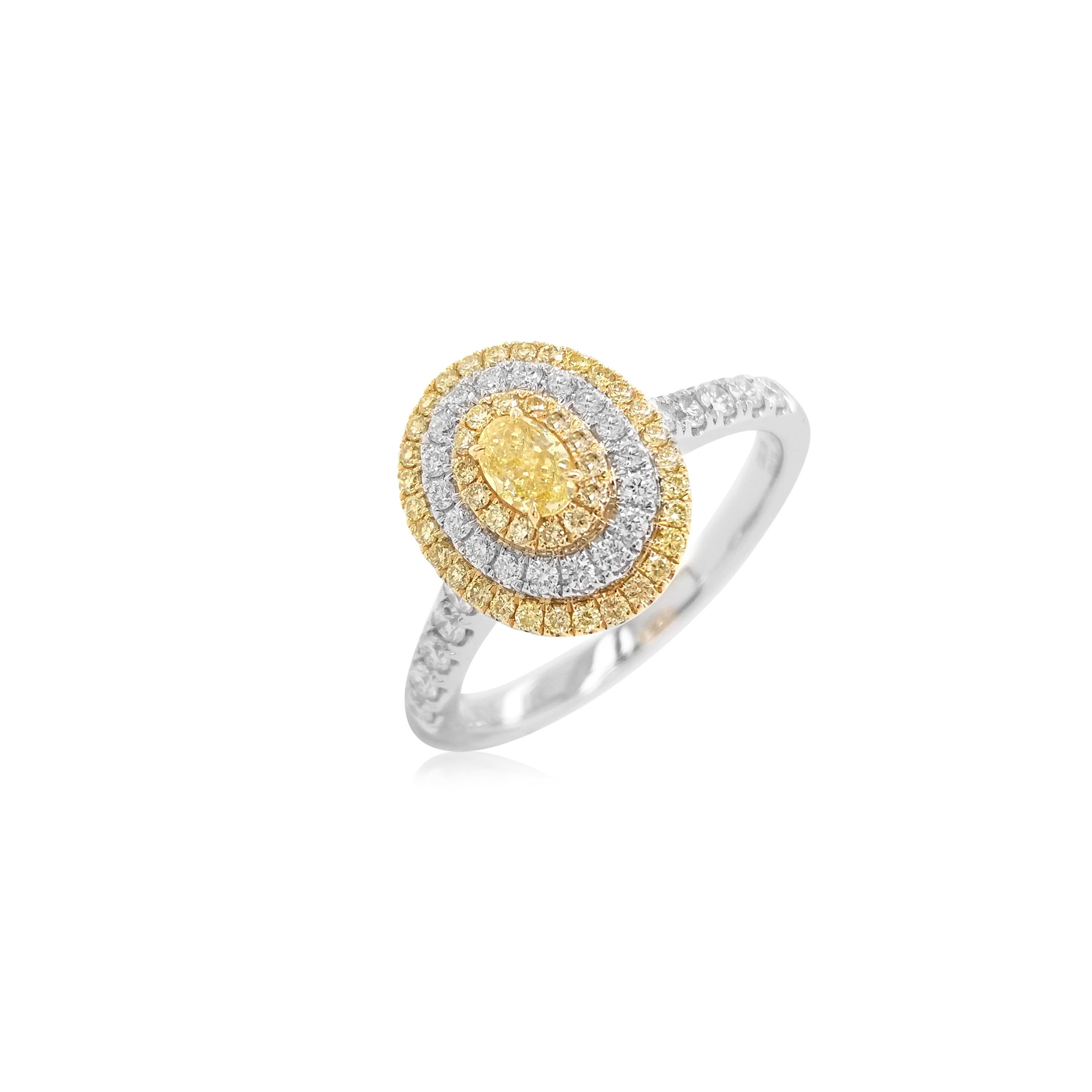 Oval Cut Certified Yellow and White Diamond K18 Gold Ring For Sale