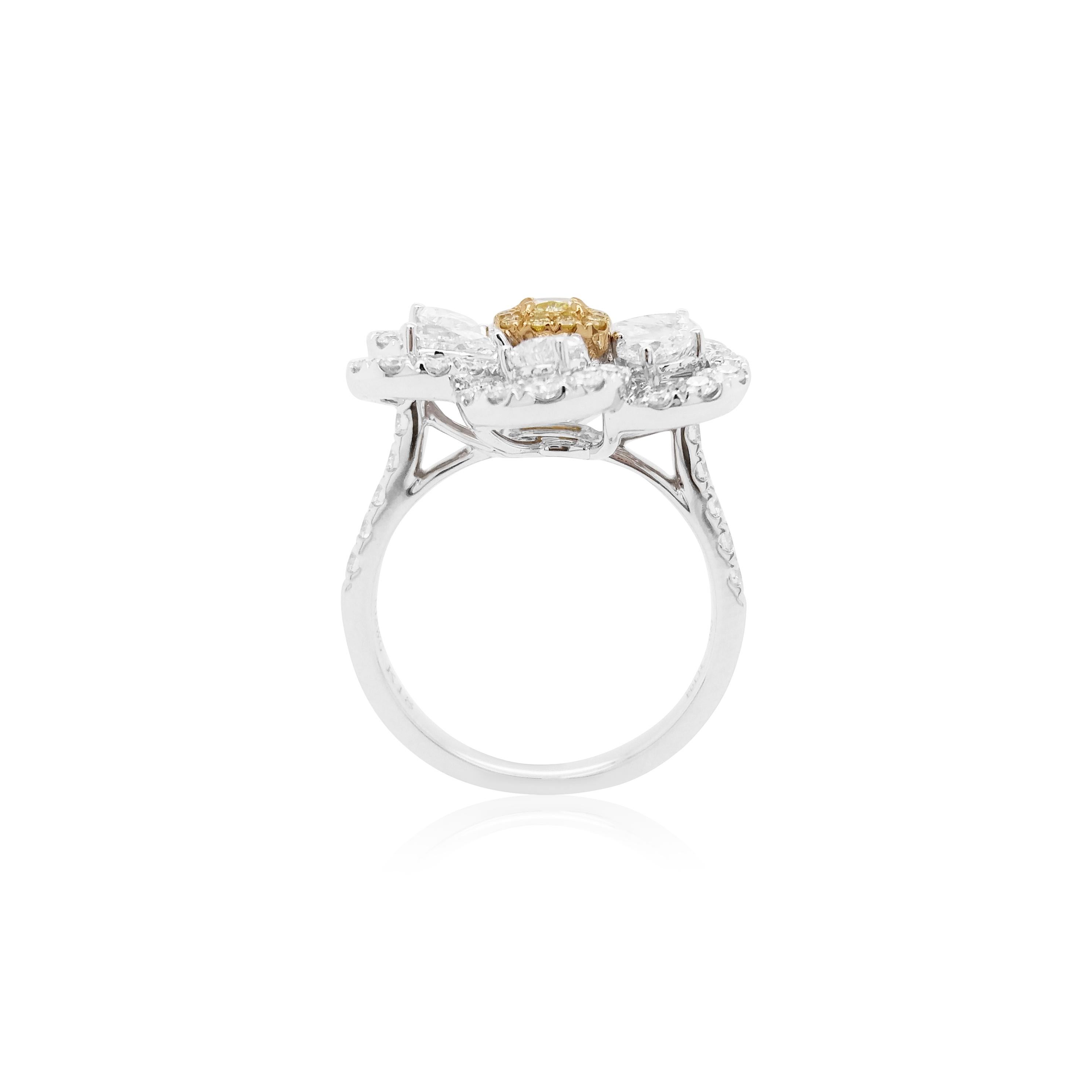 Contemporary Certified Yellow Diamond White Diamond 18K Gold Cocktail Ring