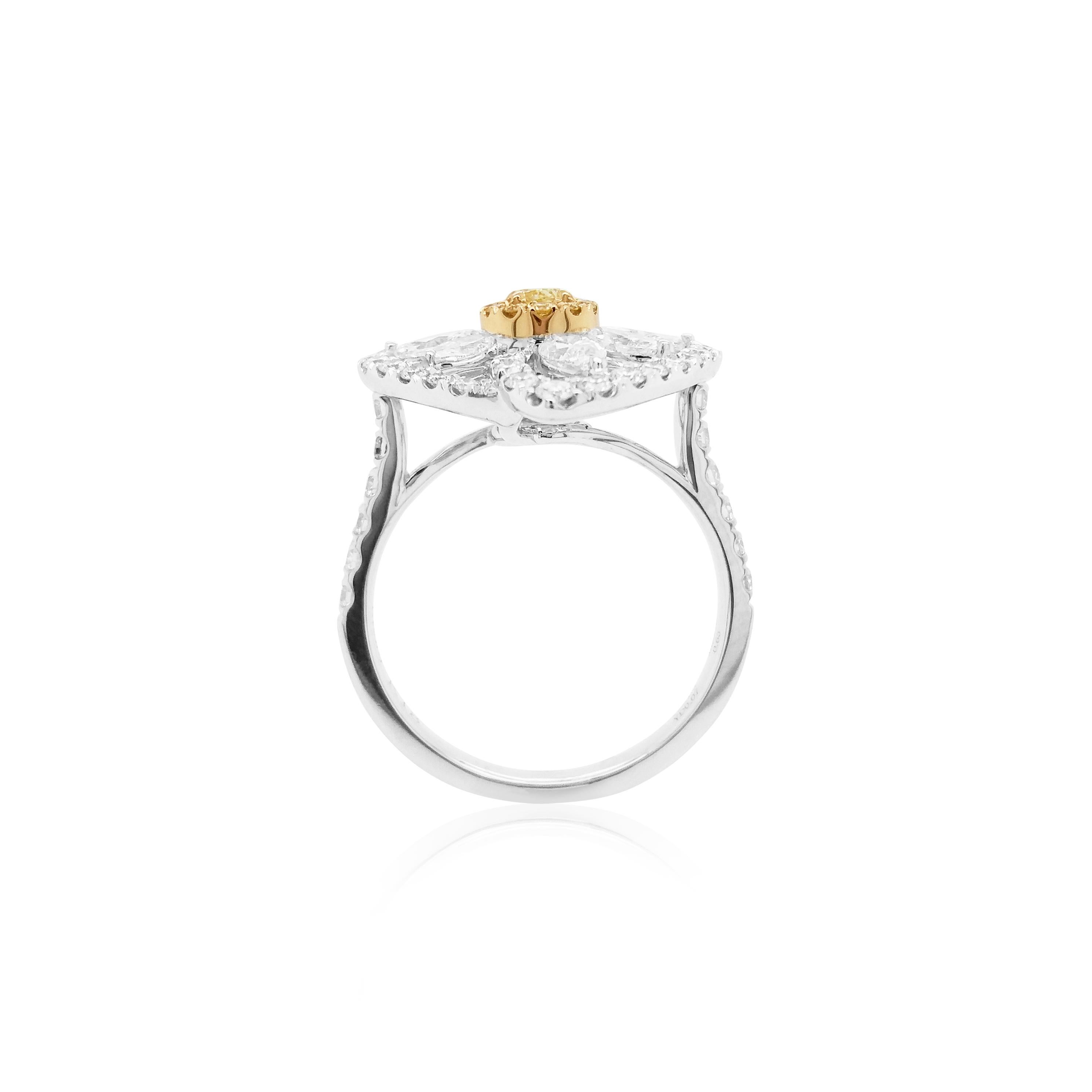 Contemporary Certified Yellow Diamond White Diamond 18K Gold Cocktail Ring For Sale