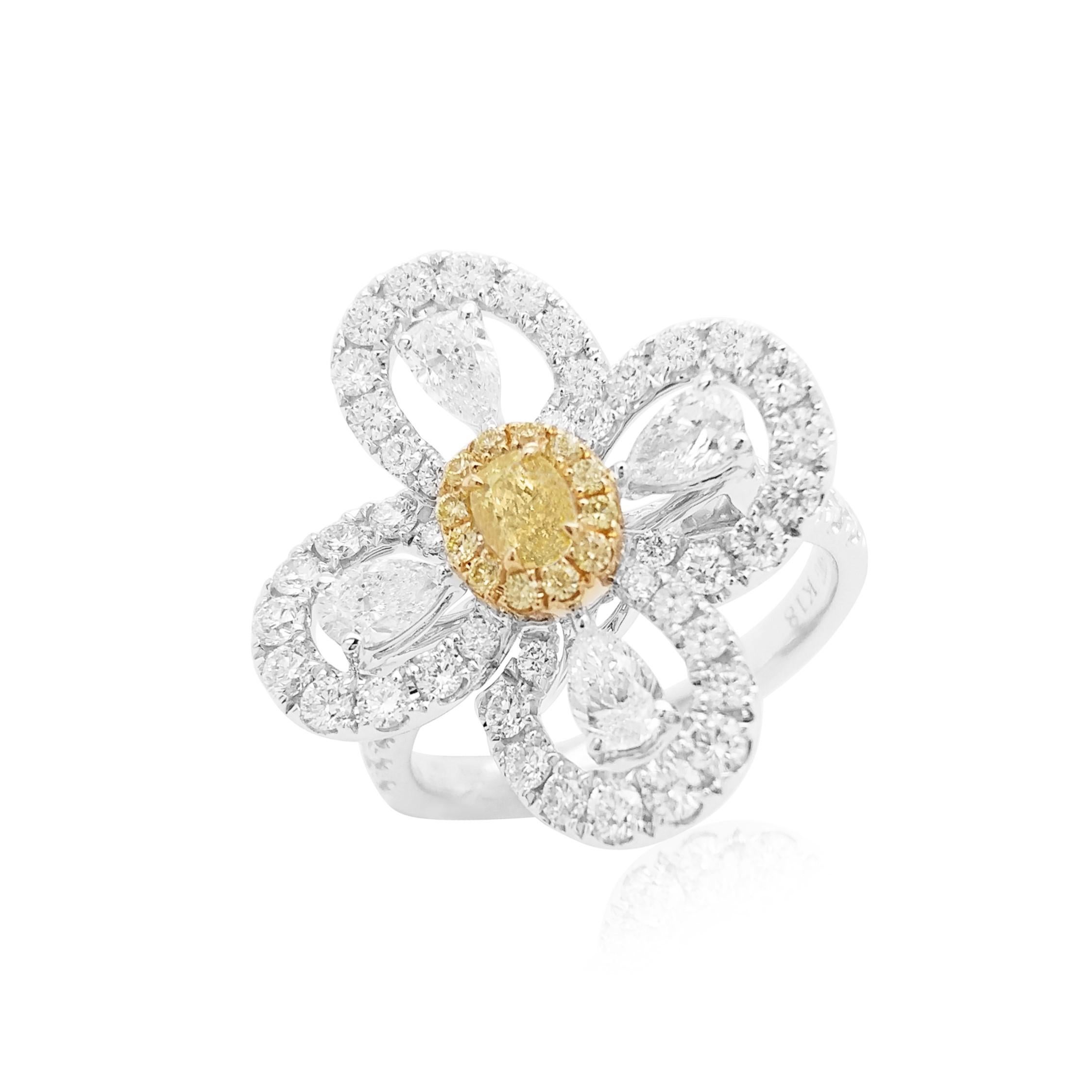 Contemporary Certified Yellow Diamond and White Diamond in 18K Gold Cocktail Ring For Sale