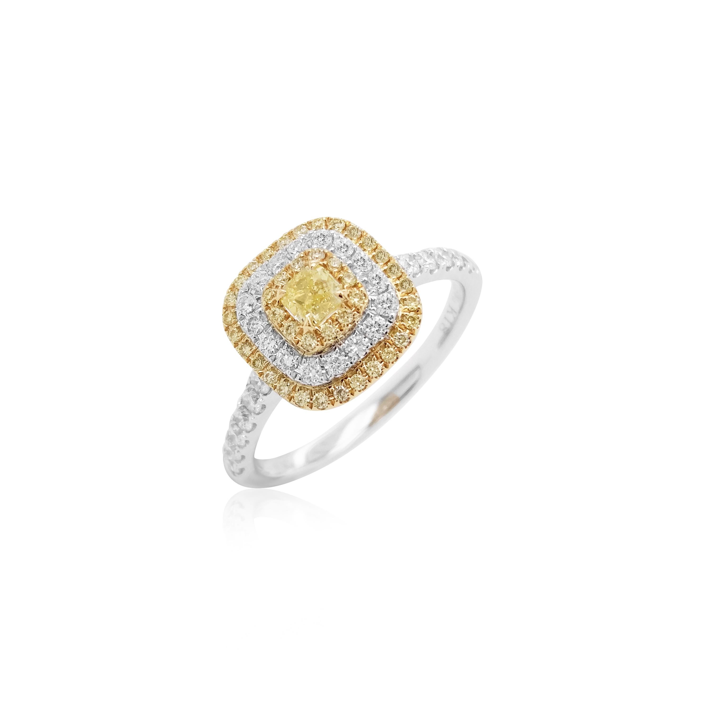Taille coussin Bague de fiançailles en or 18 carats avec diamant jaune certifié et diamant blanc en vente