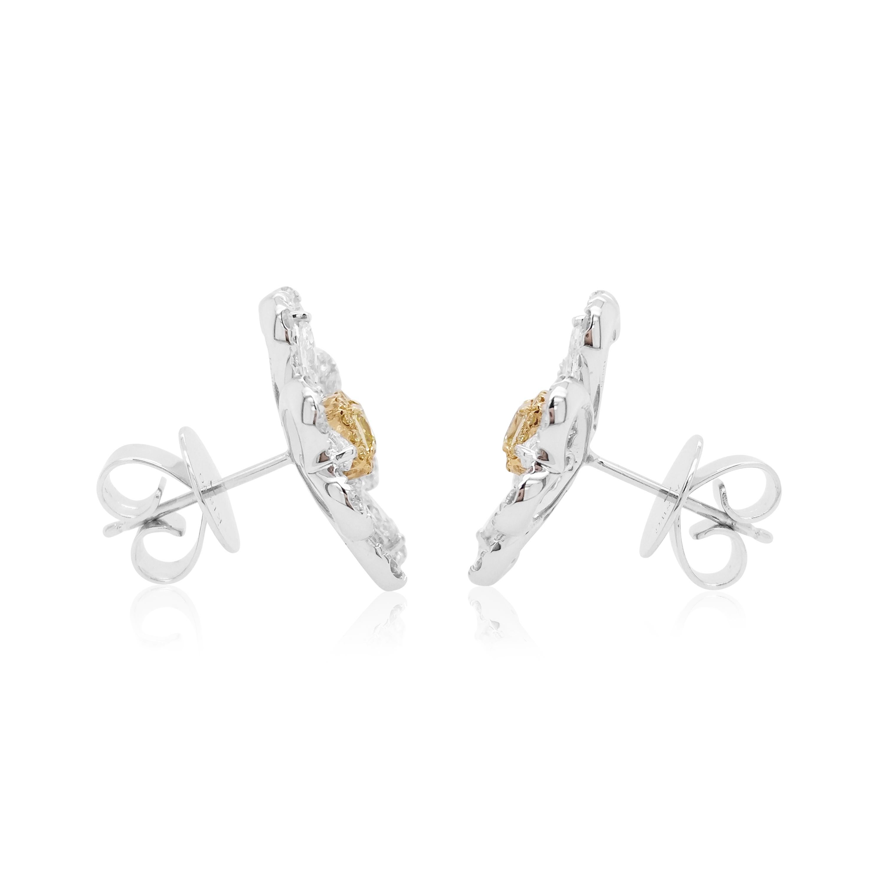 Contemporary Certified Yellow Diamond White Diamond 18K Gold Stud Earrings For Sale