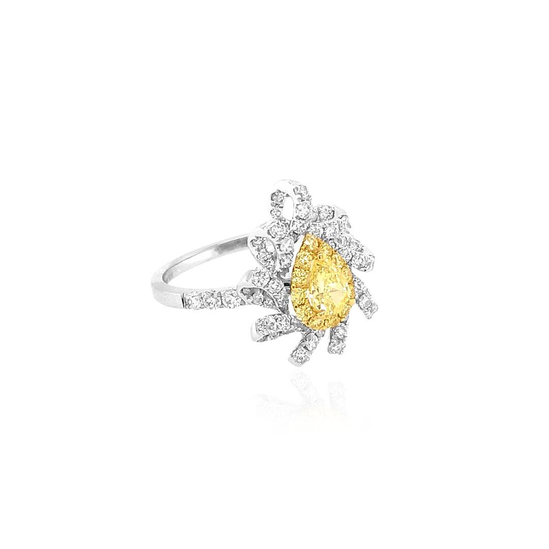 Certified Yellow Diamond and White Diamond in Platinum Cocktail Ring In New Condition In Hong Kong, HK