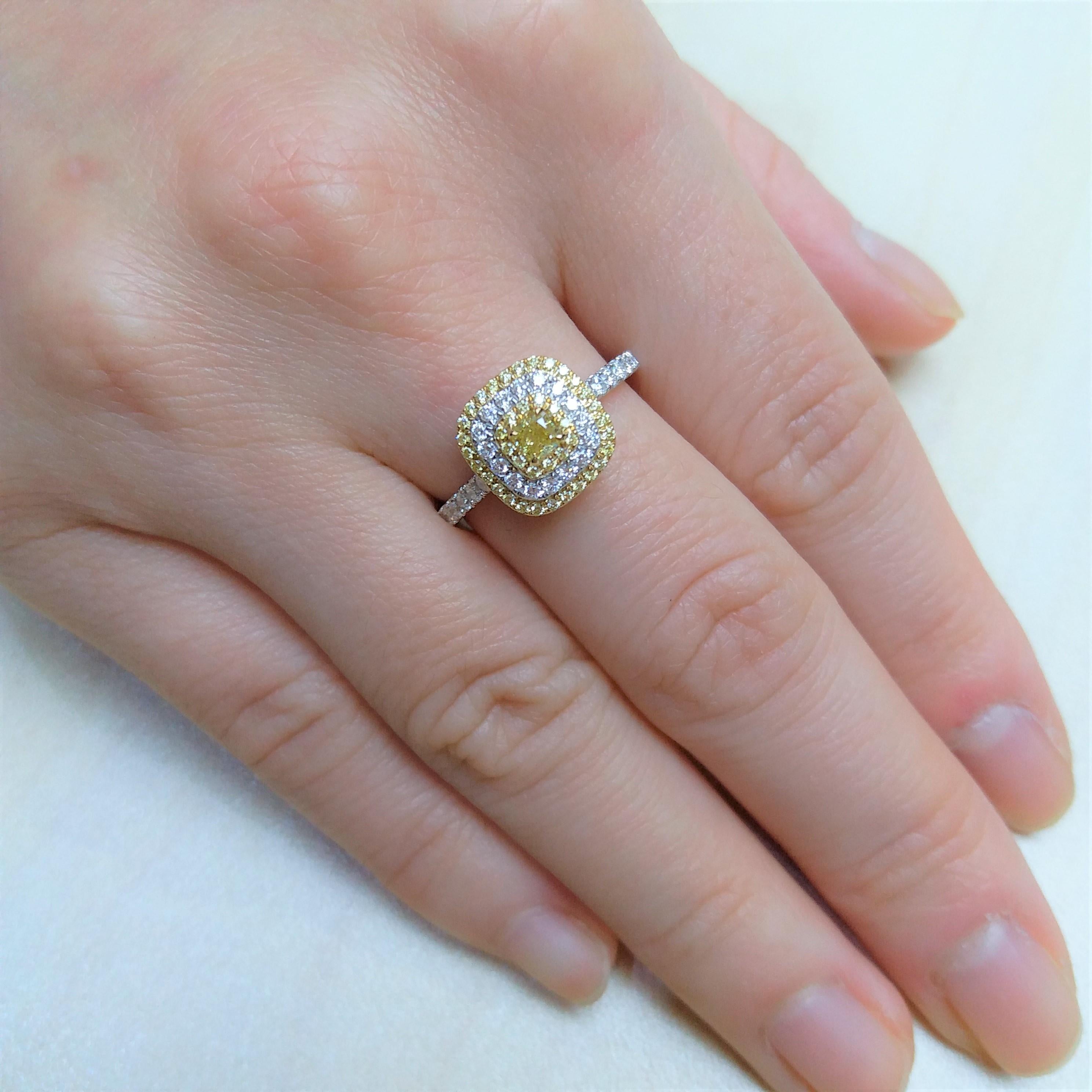 De las mujeres Diamante Amarillo Certificado Diamante Blanco Anillo de Compromiso de Oro de 18K en venta