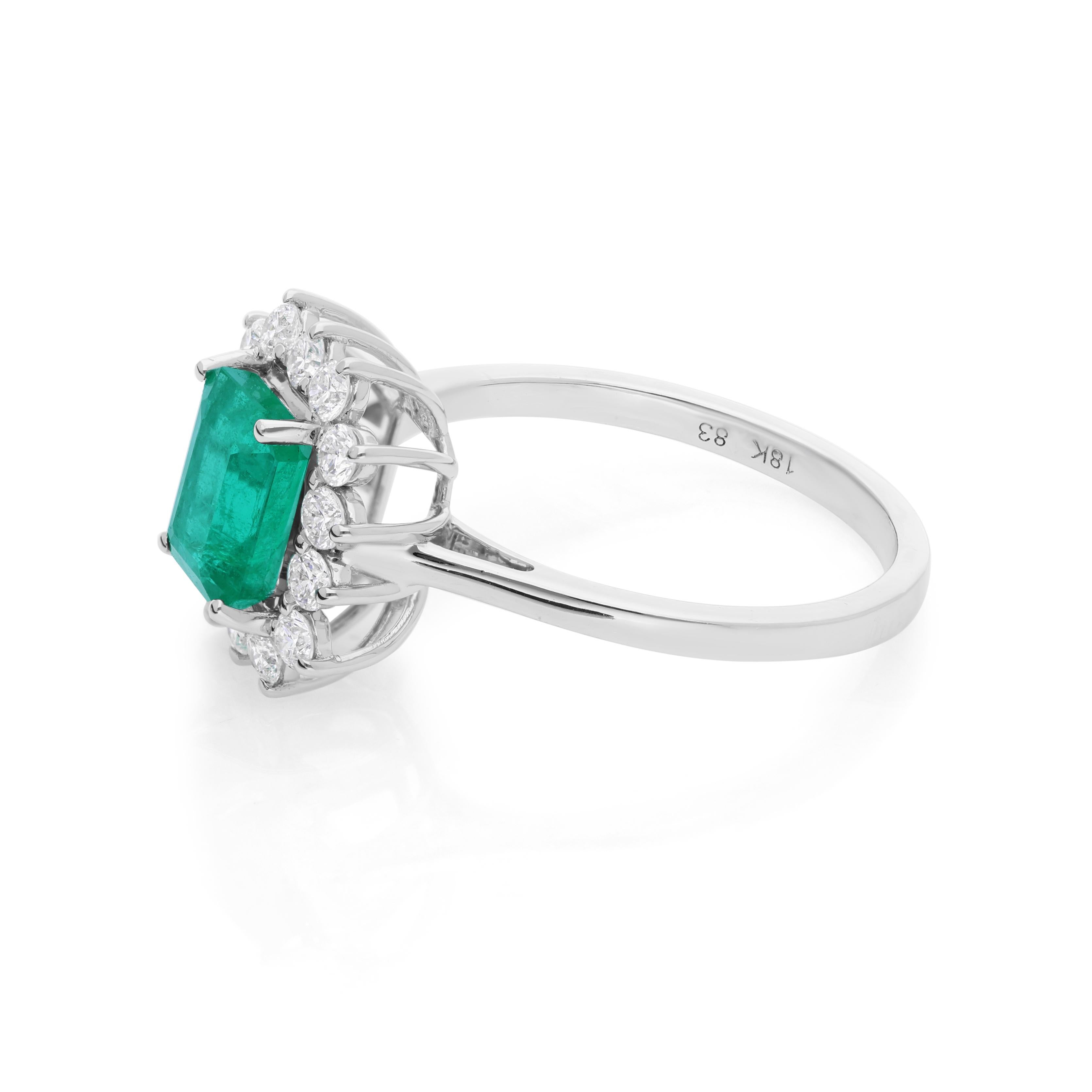 in vendita:  Anello di fidanzamento aureolato con diamante smeraldo dello Zambia certificato in oro bianco massiccio 18k 8