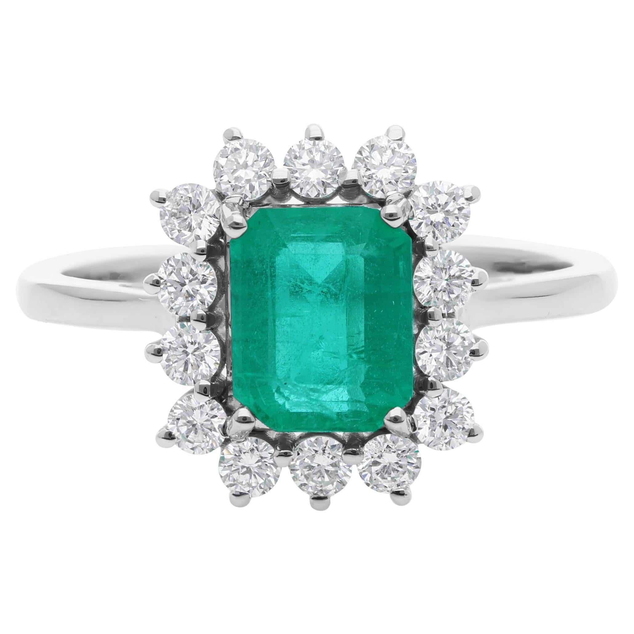 in vendita:  Anello di fidanzamento aureolato con diamante smeraldo dello Zambia certificato in oro bianco massiccio 18k
