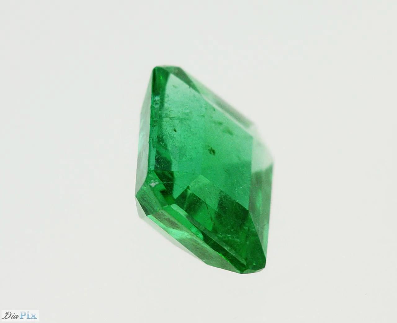 Certified Vivid Green Emerald For Sale 7