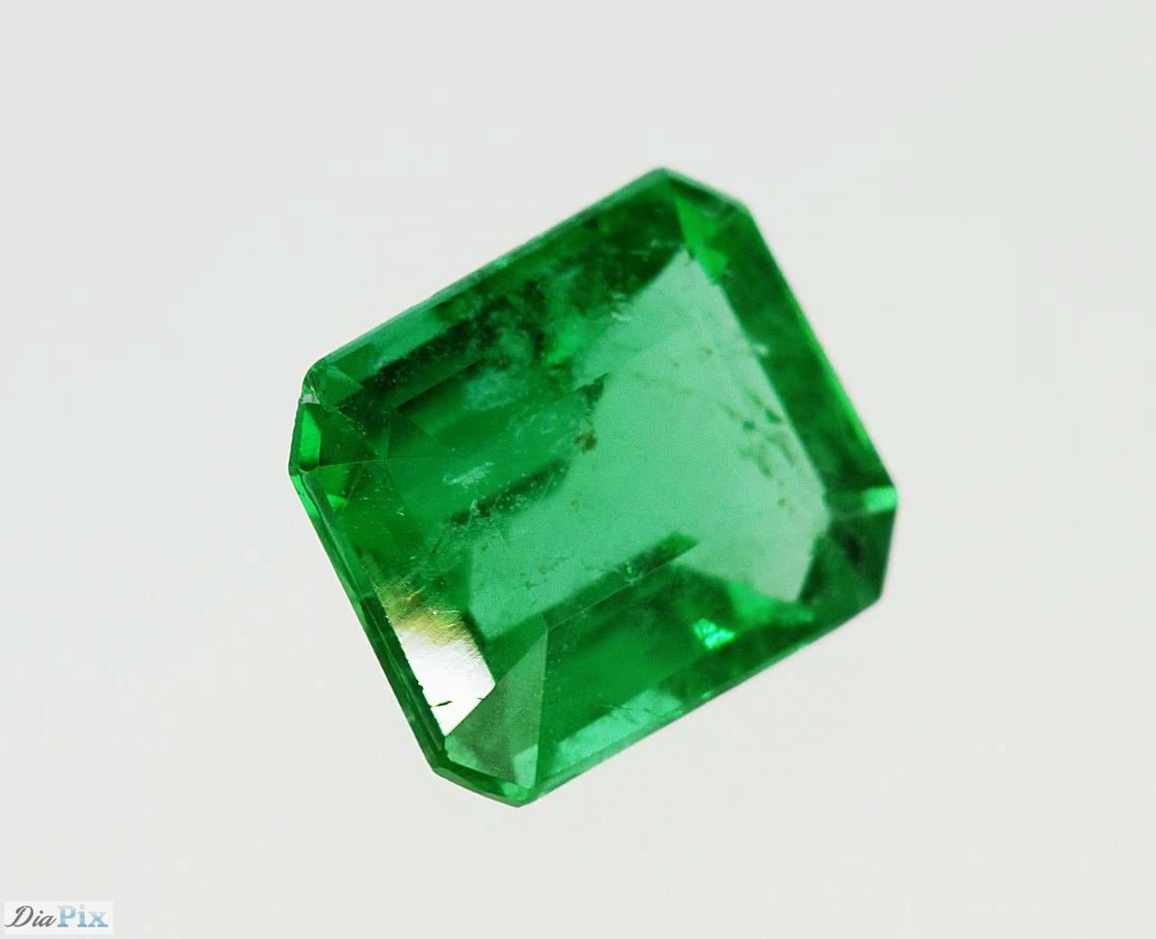 Certified Vivid Green Emerald For Sale 8