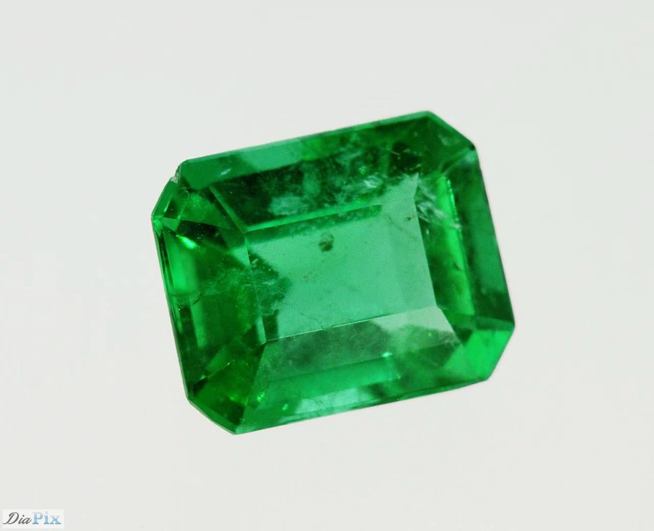 Certified Vivid Green Emerald For Sale 9