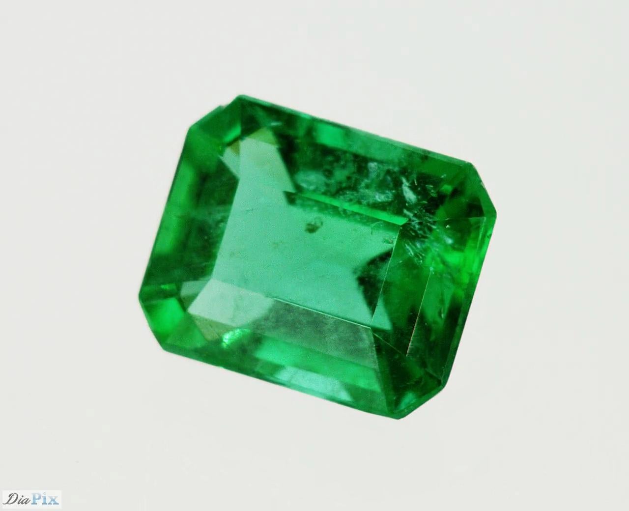Women's or Men's Certified Vivid Green Emerald For Sale