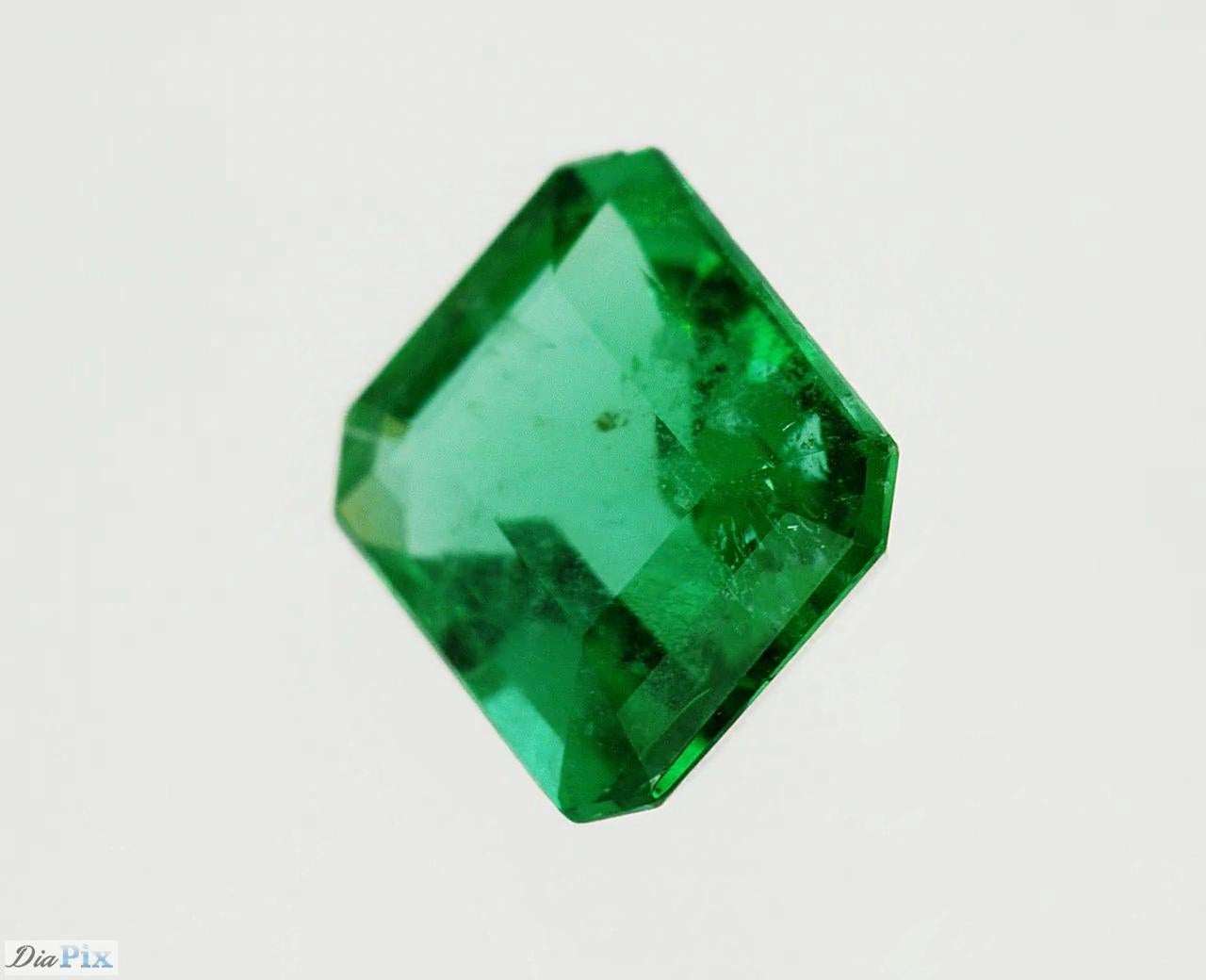 Certified Vivid Green Emerald For Sale 1