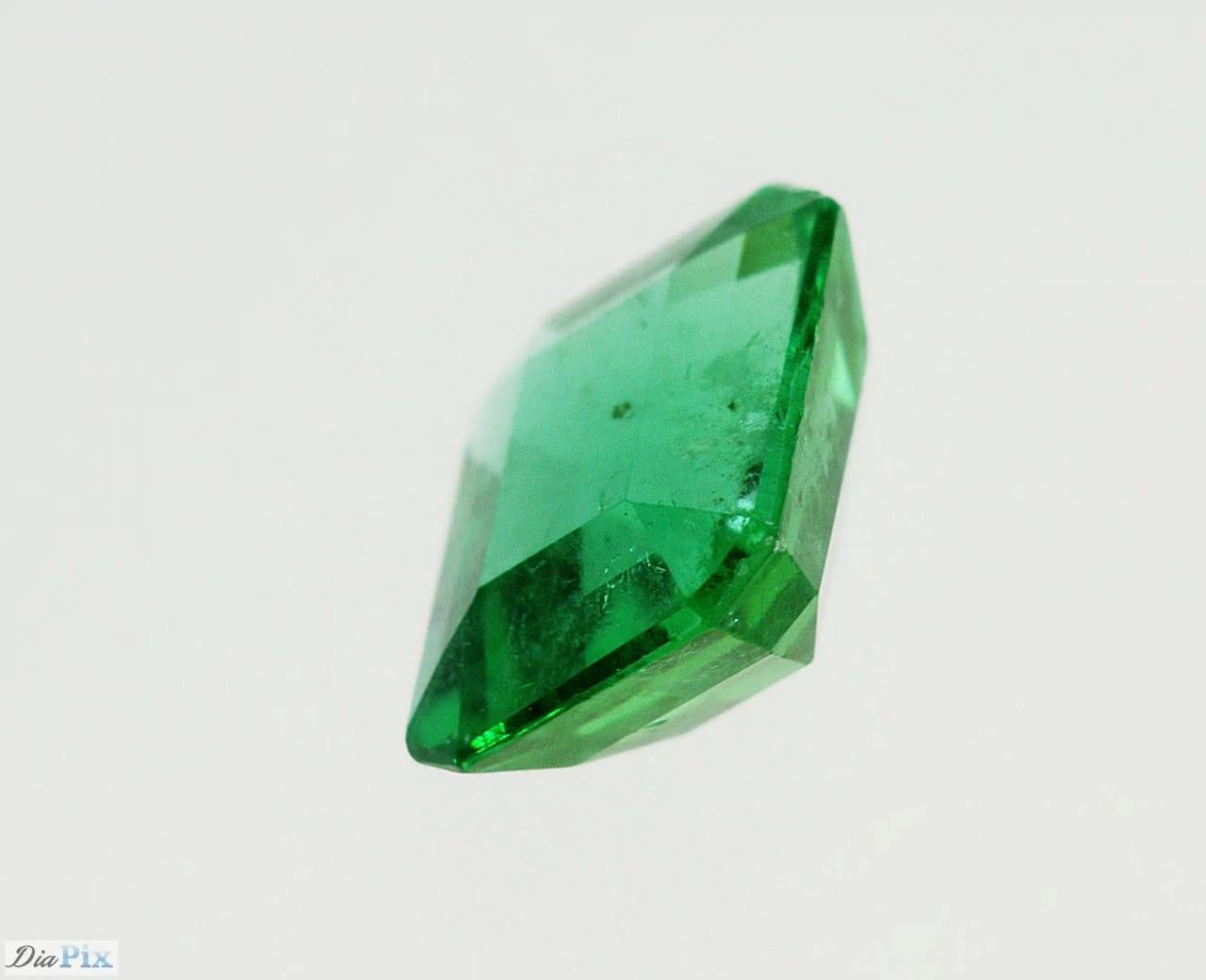 Certified Vivid Green Emerald For Sale 2