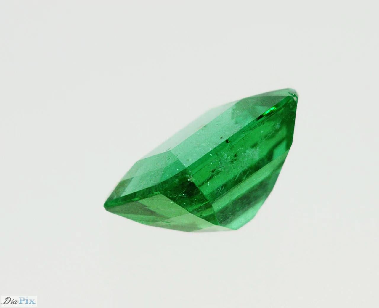 Certified Vivid Green Emerald For Sale 3