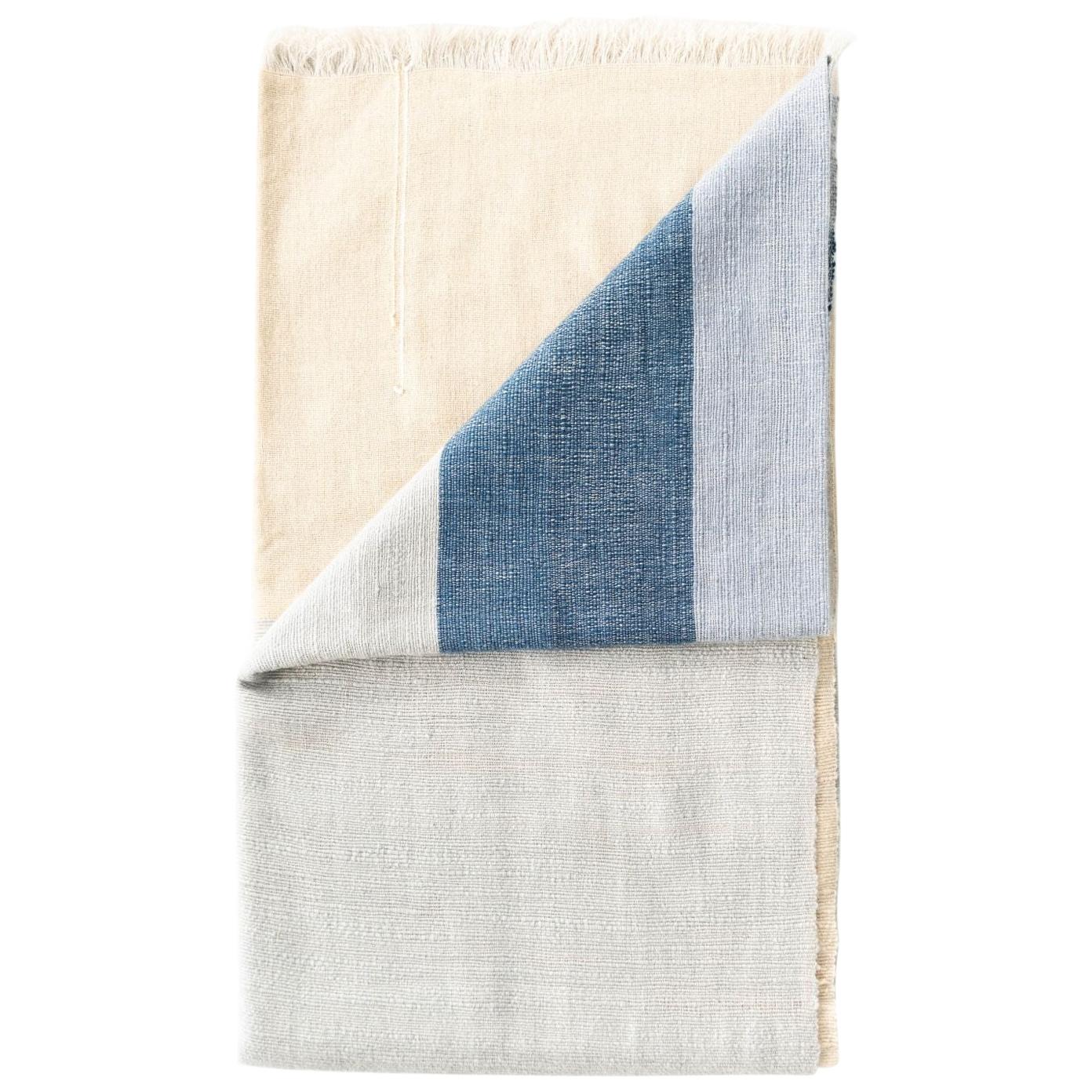 Ceru Handloom Merino Throw / Decke in neutralen Cremetönen & Serene Blue