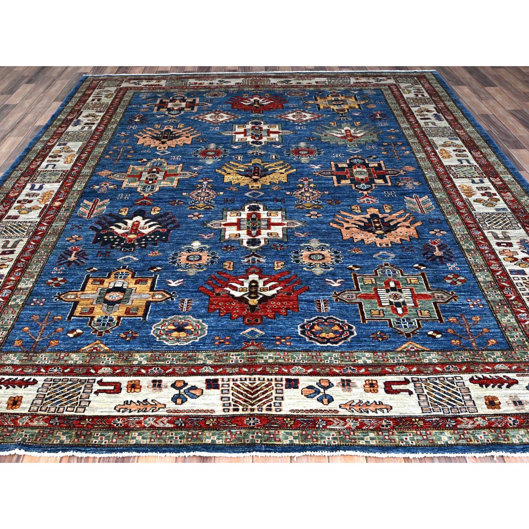 Ce fabuleux tapis noué à la main a été créé et conçu pour une résistance et une durabilité accrues. Ce tapis a été fabriqué à la main pendant des semaines selon la méthode traditionnelle qui est utilisée pour faire des
Taille exacte du tapis en