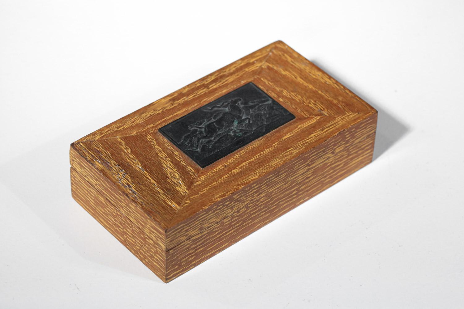 Ceruse oak box from the 40's, bronze bas-relief with antelope decoration - H193  In Good Condition For Sale In Lyon, FR
