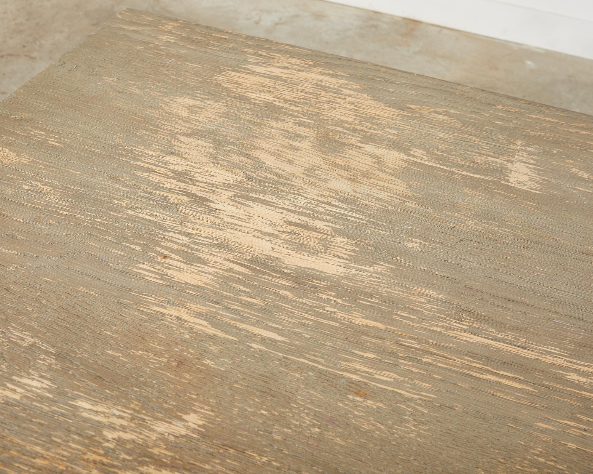 Tavolo da pranzo rettangolare in stile Parsons in Oak Oak Distressed Cerused in vendita 6