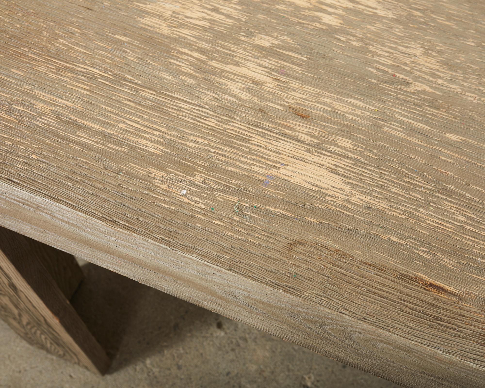 Tavolo da pranzo rettangolare in stile Parsons in Oak Oak Distressed Cerused in vendita 8