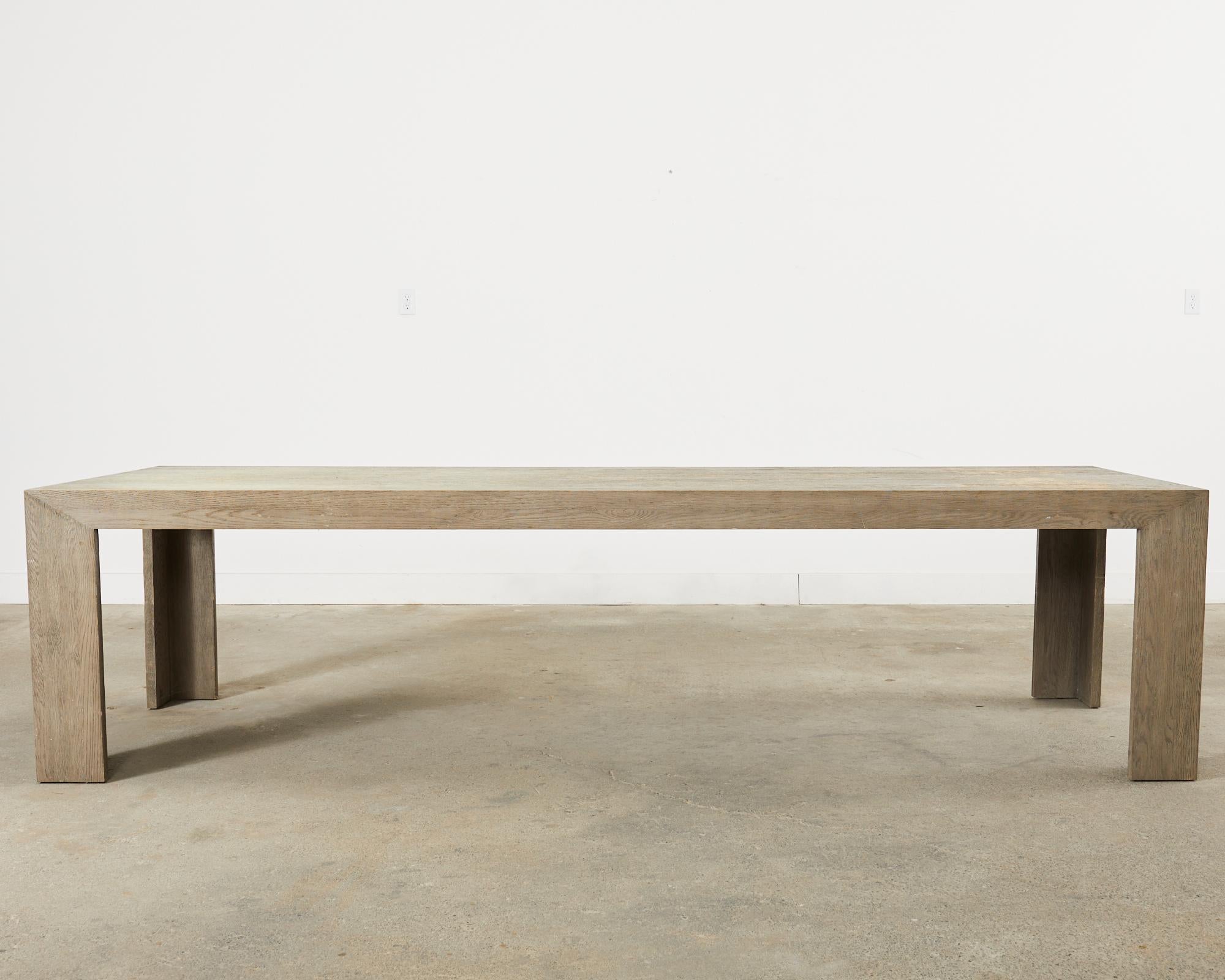 Tavolo da pranzo rettangolare in stile Parsons in Oak Oak Distressed Cerused in vendita 10
