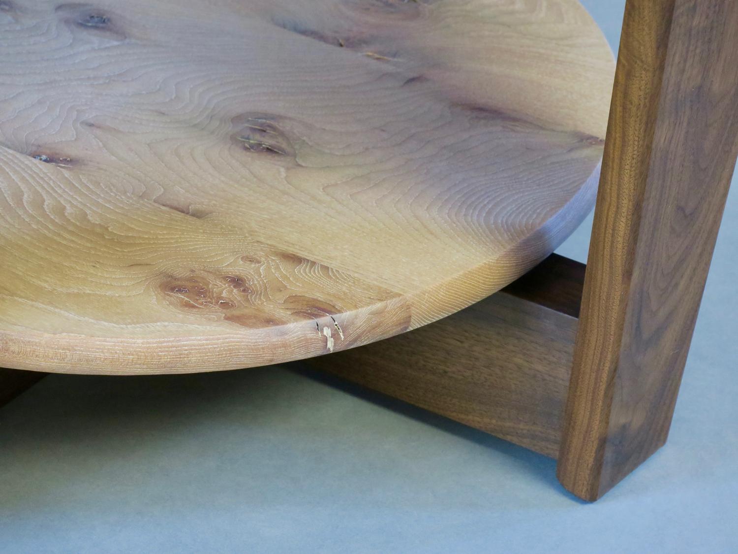 XXIe siècle et contemporain Table basse en orme cérusé et noyer, Thomas Throop/ Black Creek Designs-en stock en vente