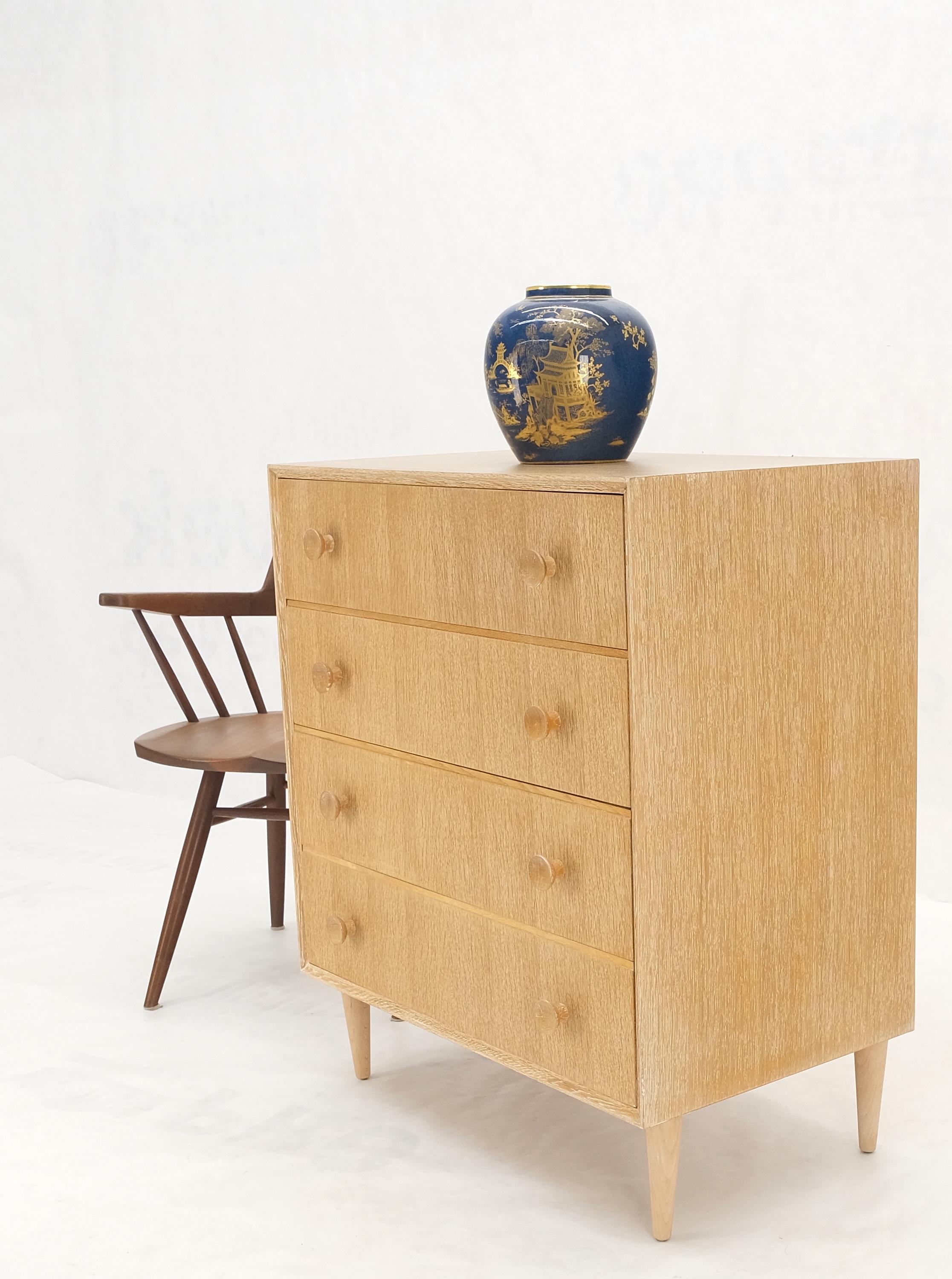 Cómoda Compacta 4 Cajones Roble Cerusado Armario Pecho Moderno de Mediados de Siglo en venta 6