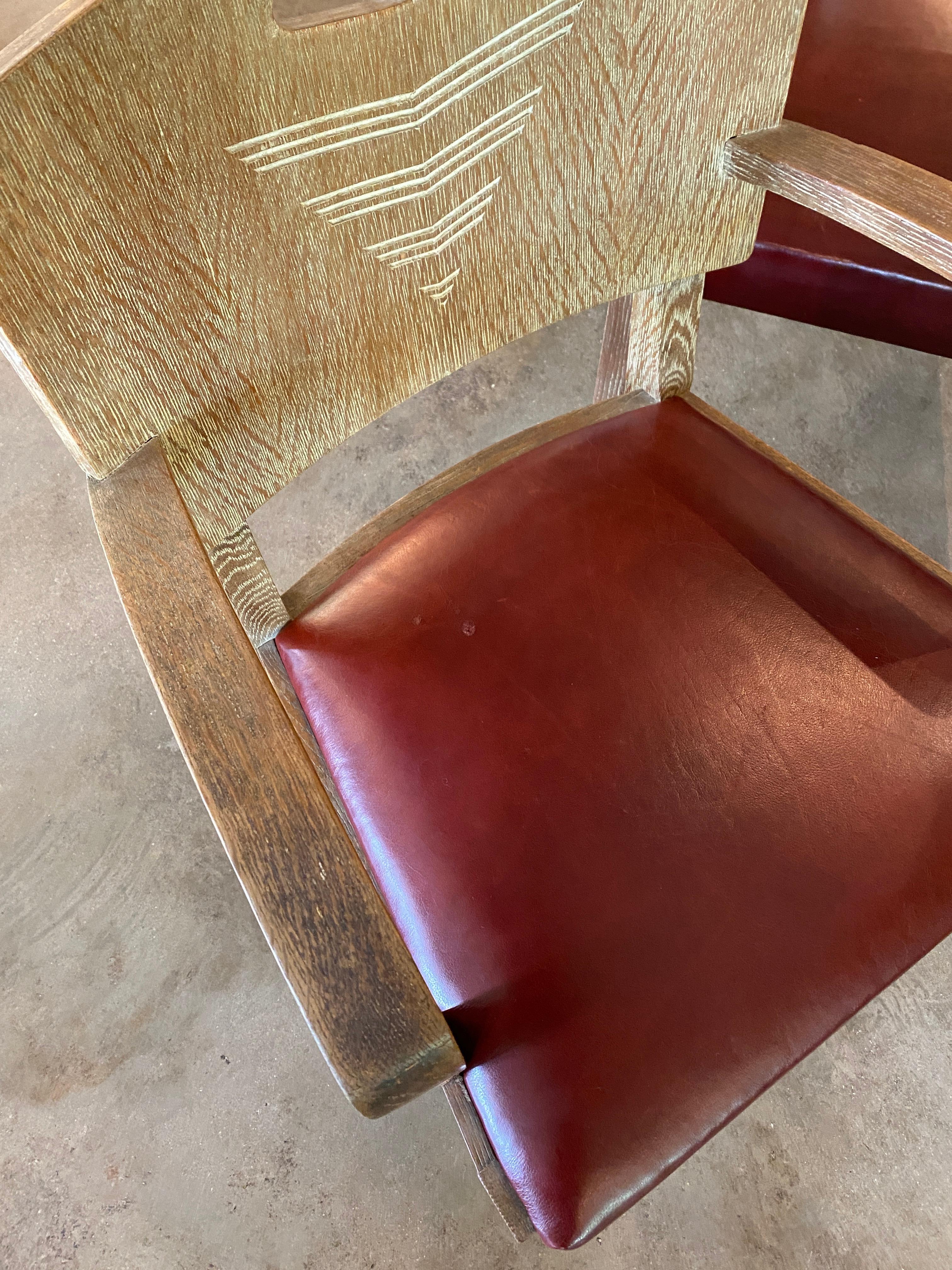 Paire de chaises Art Déco en chêne cérusé de Michel Polak:: Belgique:: années 1930 Bon état - En vente à Austin, TX