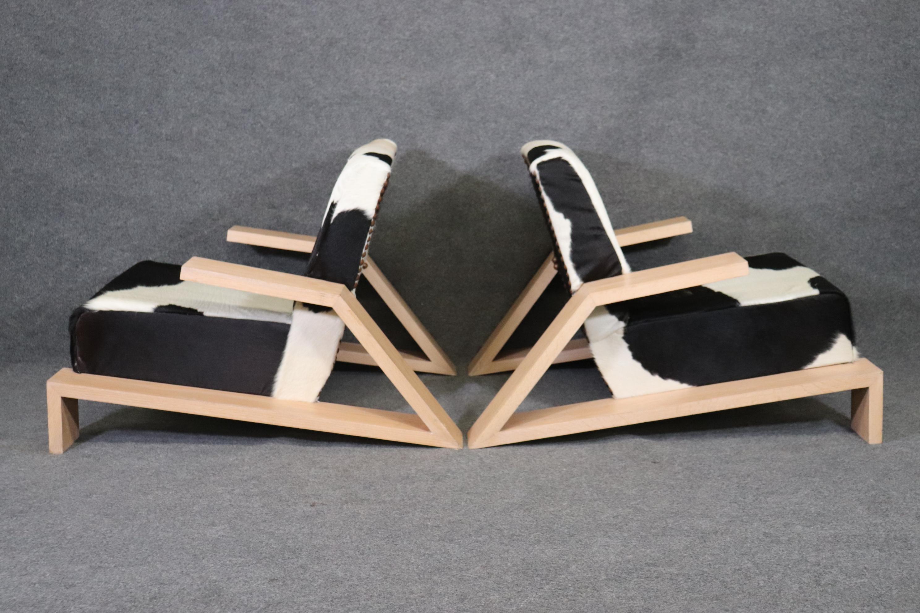 Elefantenstühle aus gekälktem Eichenholz in der Art von Jean Michel Frank mit Rindsleder (Art déco) im Angebot