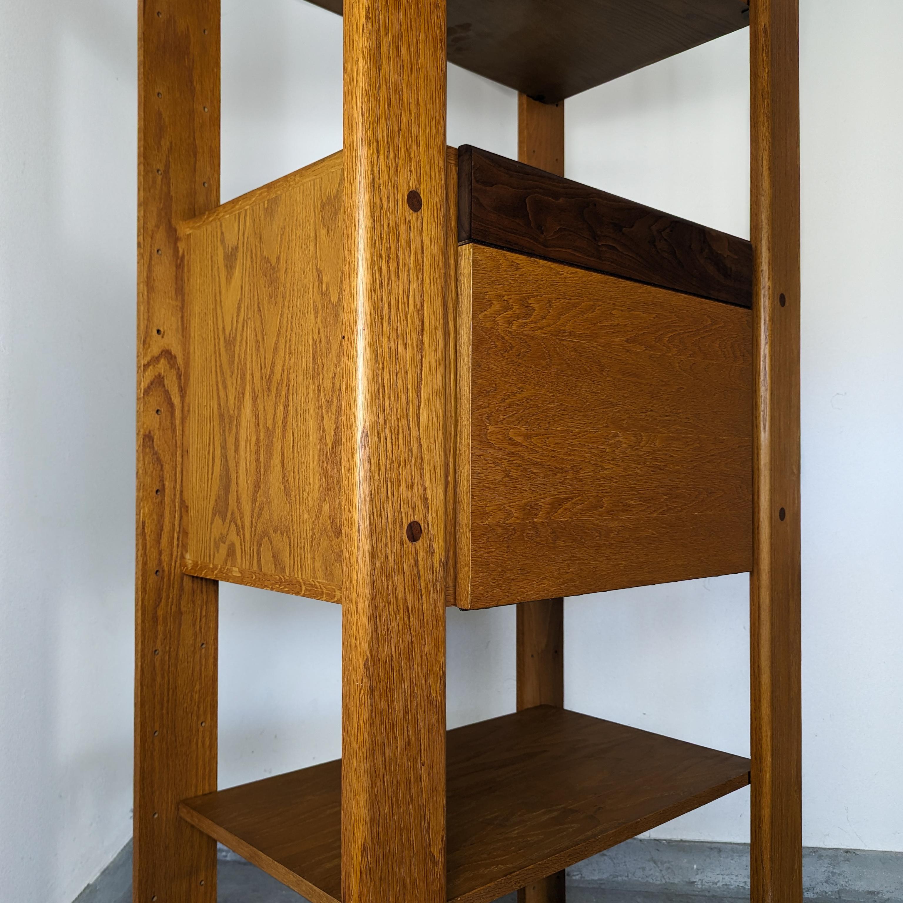 Mid-Century moderno Libreria o divisorio modulare in Oak Oak, di Lou Hodges, anni '70 ca. in vendita