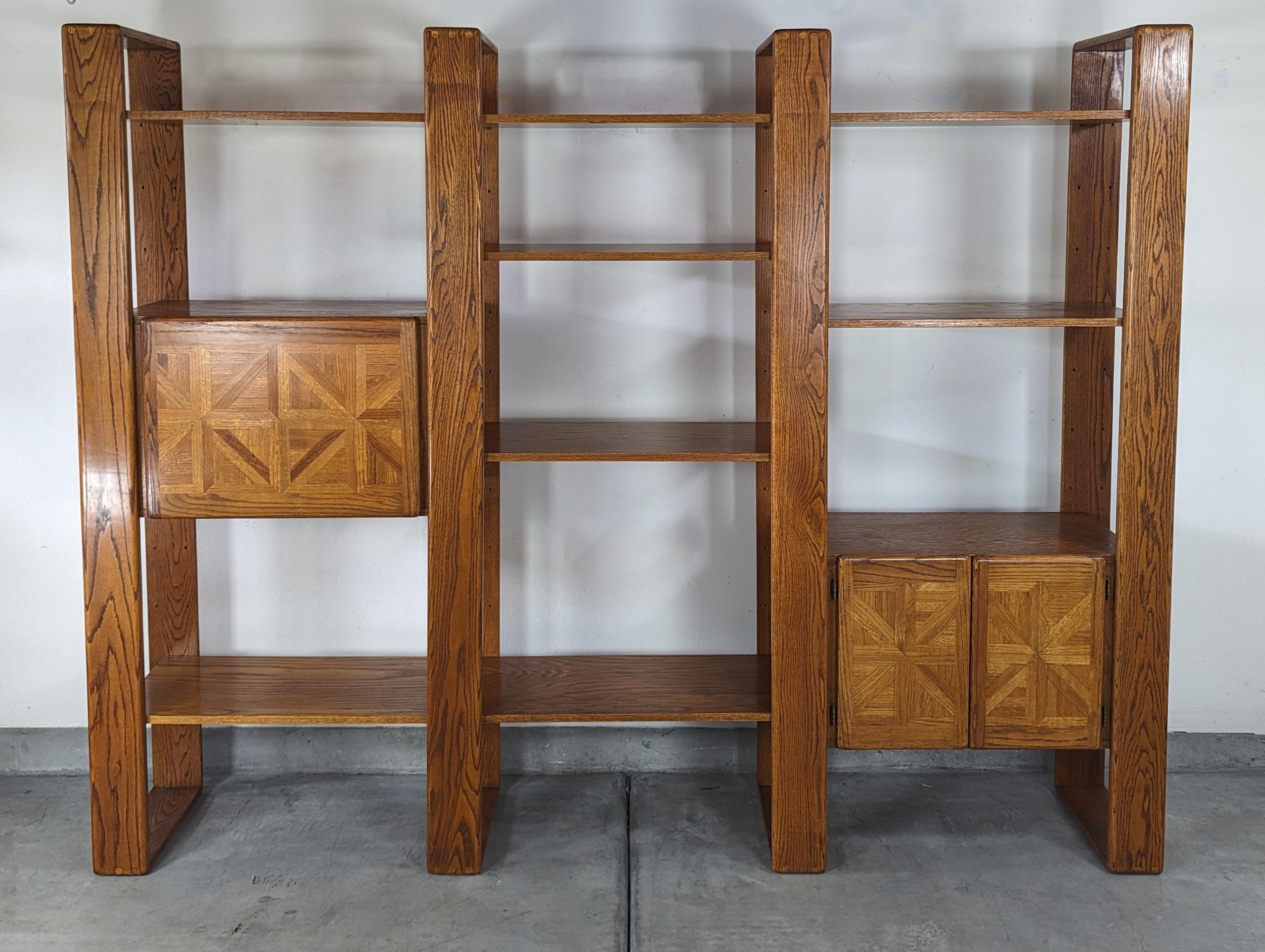 For sale is mid-century modern marvel - a cerused oak modular standalone shelving unit, designed by the renowned Lou Hodges in the 1970s. This cherished piece comes straight from the creative minds of the California Design Group, known for their