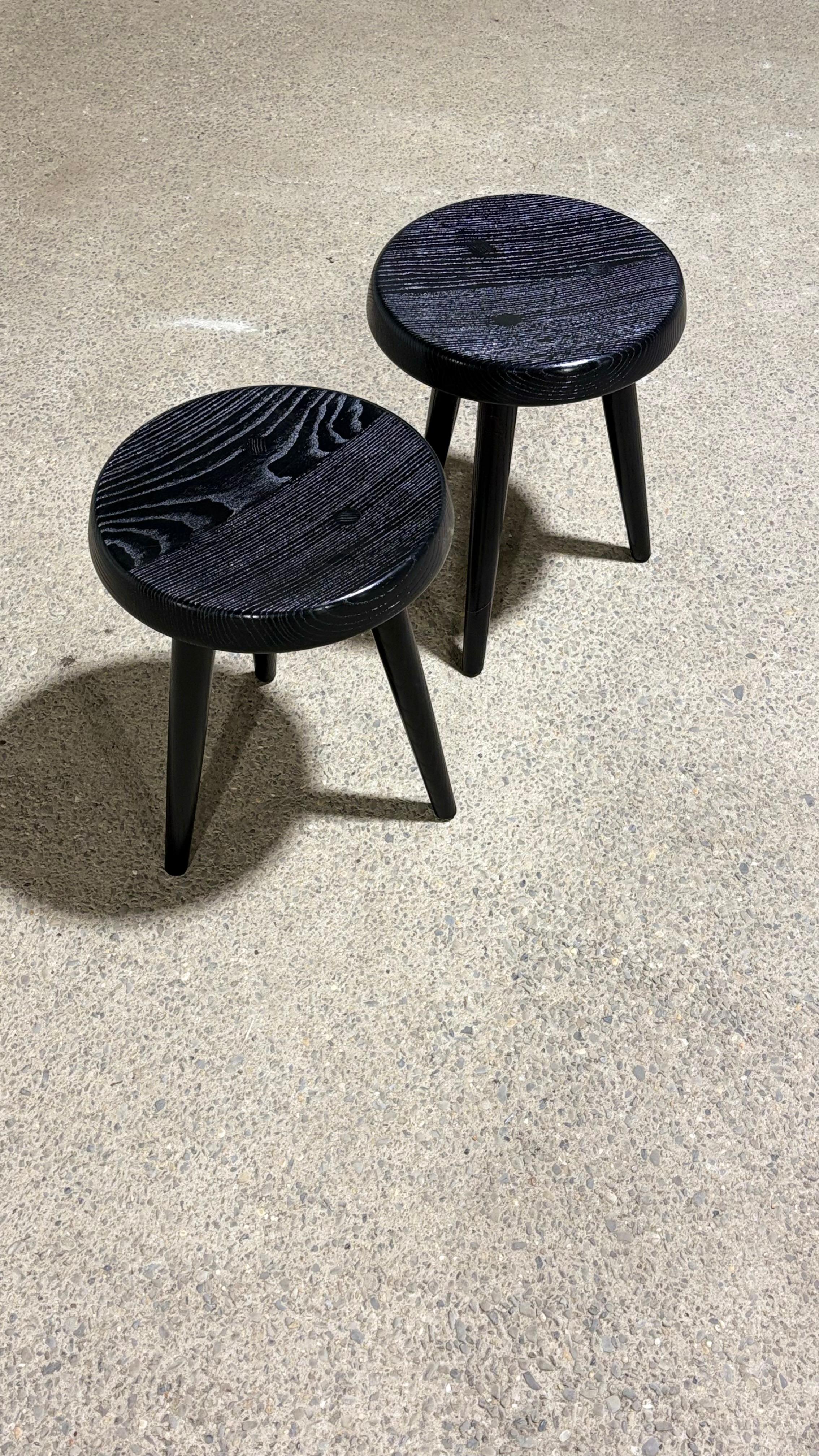 Cerused Oak Hocker im Stil von Charlotte Perriand im Angebot 1