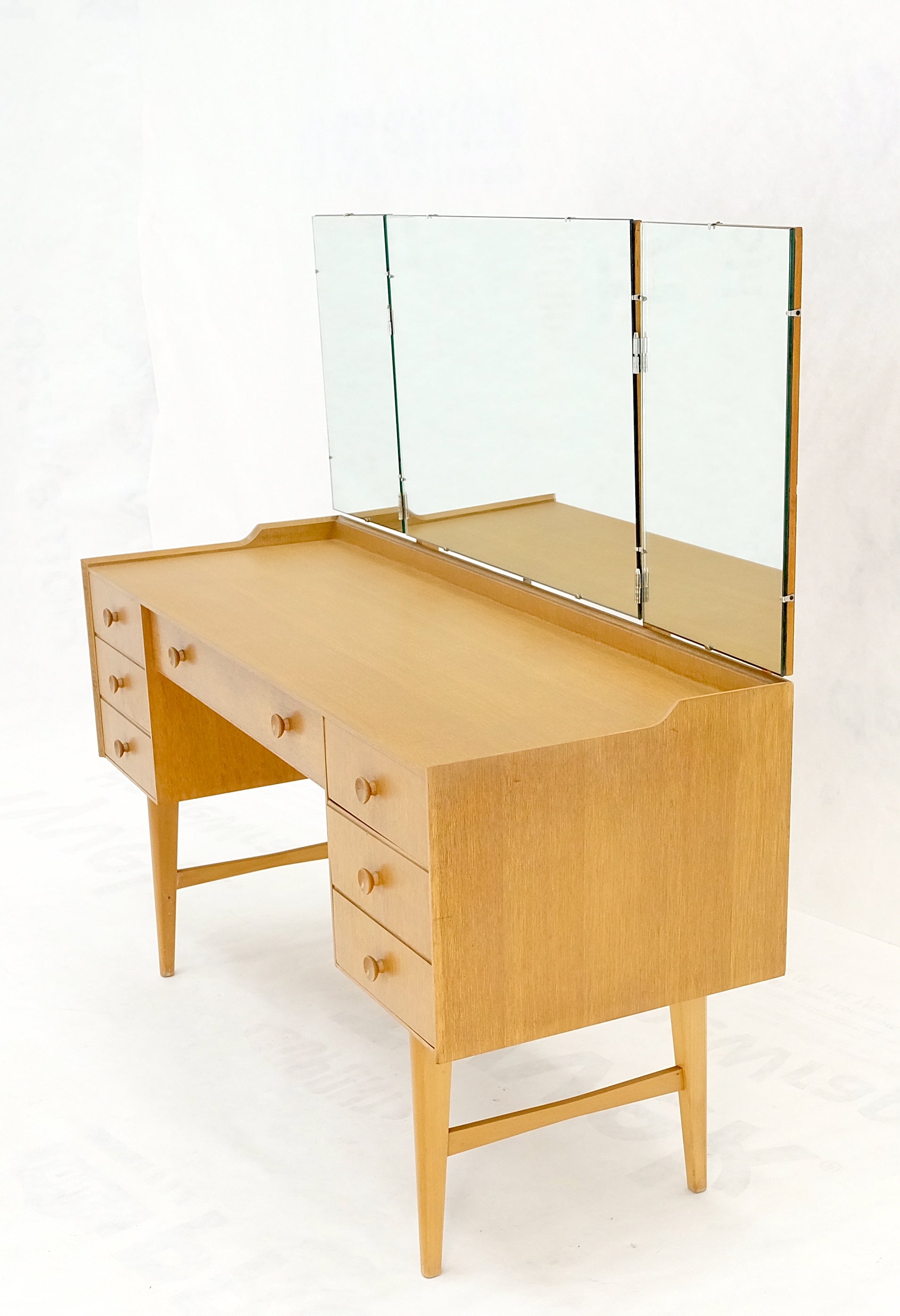 mirrored table vanity