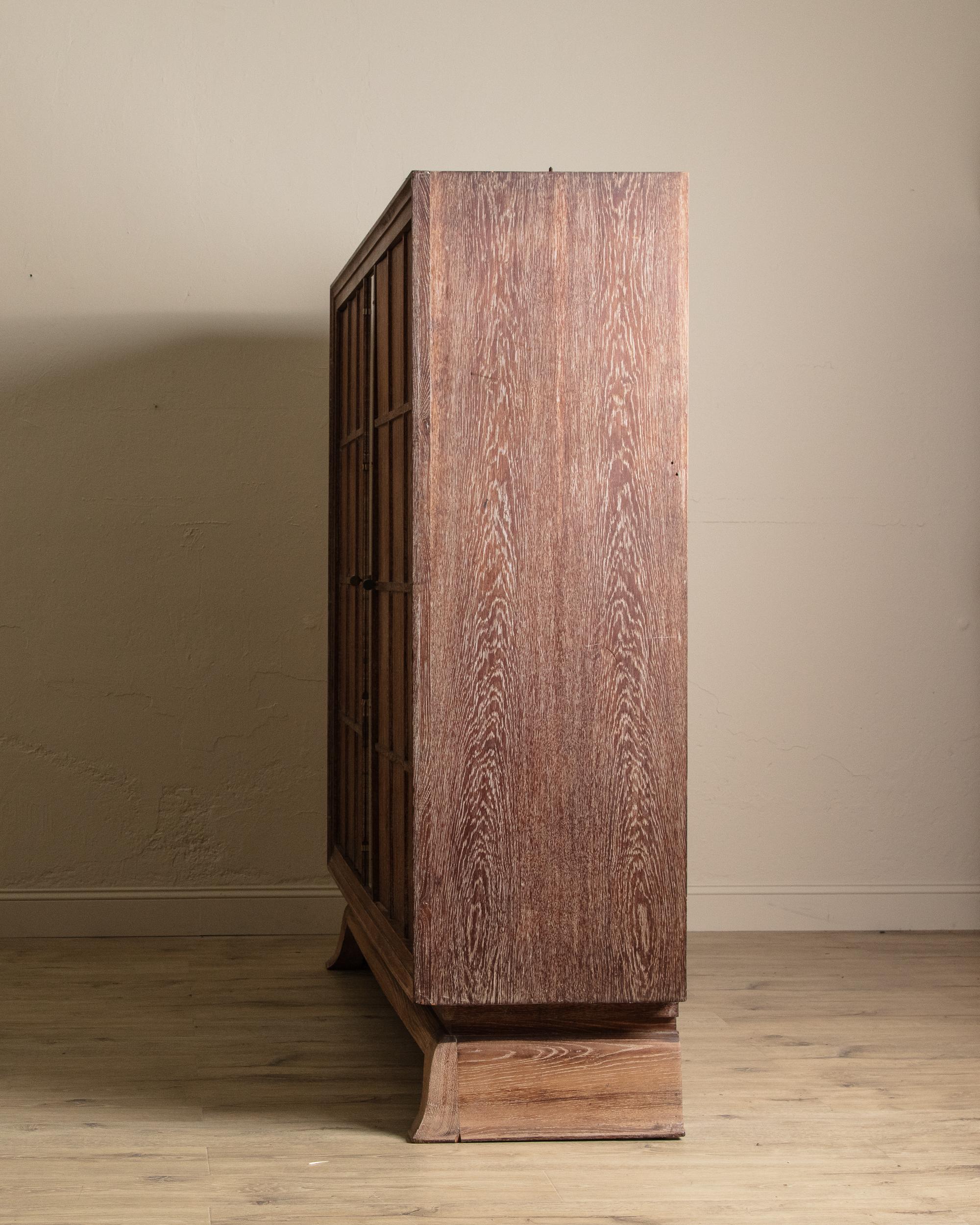 Zweitüriger Schrank aus keramischer Eiche mit Spiegel, Manier of Jaques Adnet, Frankreich, 1940er Jahre im Angebot 4