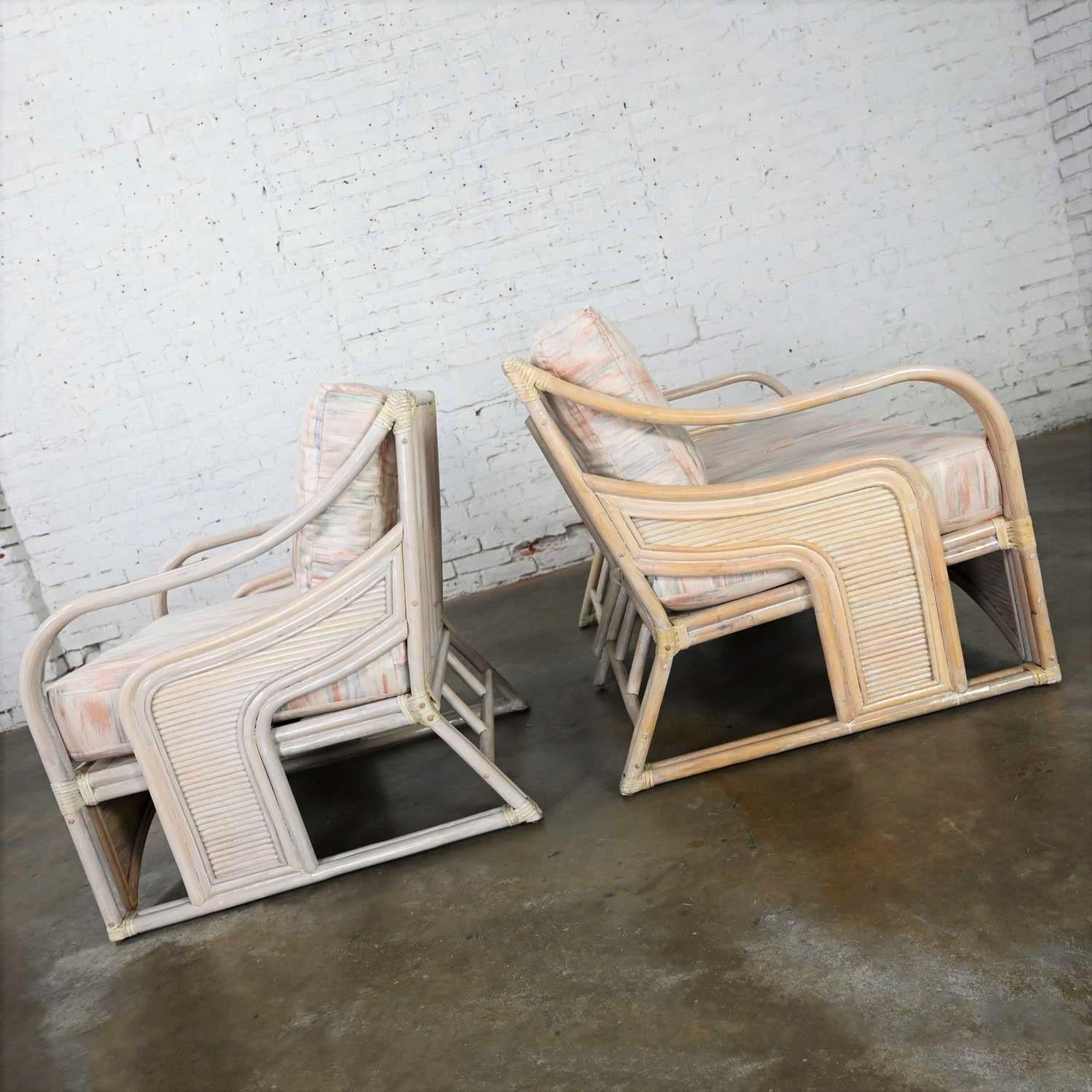 Love Seat & Lounge Chair aus geflochtenem Rattan mit Schilfrohr, Organische Moderne (Gekälkt) im Angebot