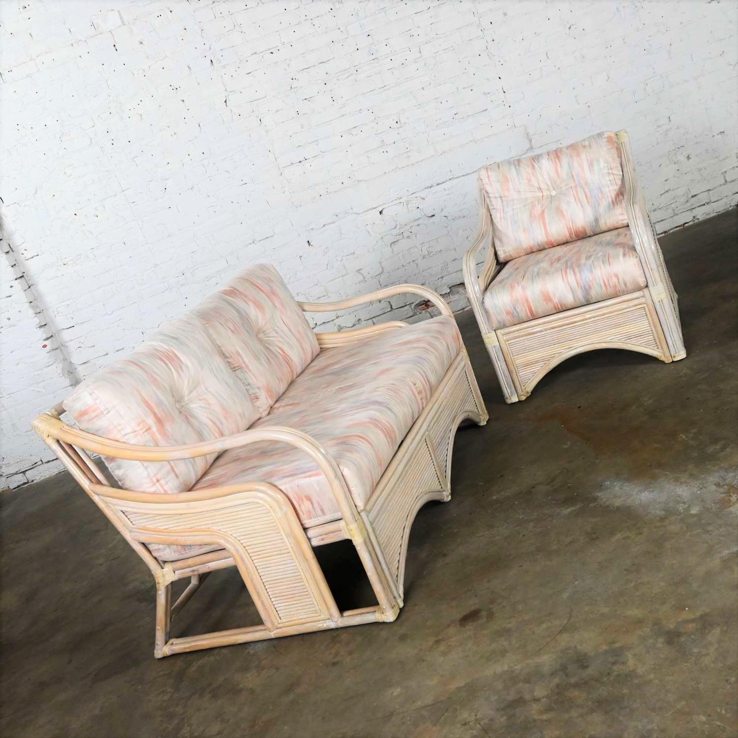Love Seat & Lounge Chair aus geflochtenem Rattan mit Schilfrohr, Organische Moderne (20. Jahrhundert) im Angebot