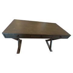 Scrivania organica moderna in legno cerato grigio scuro di Arteriors