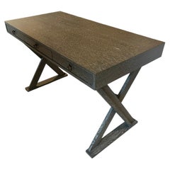 Scrivania organica moderna in legno cerato grigio scuro di Arteriors
