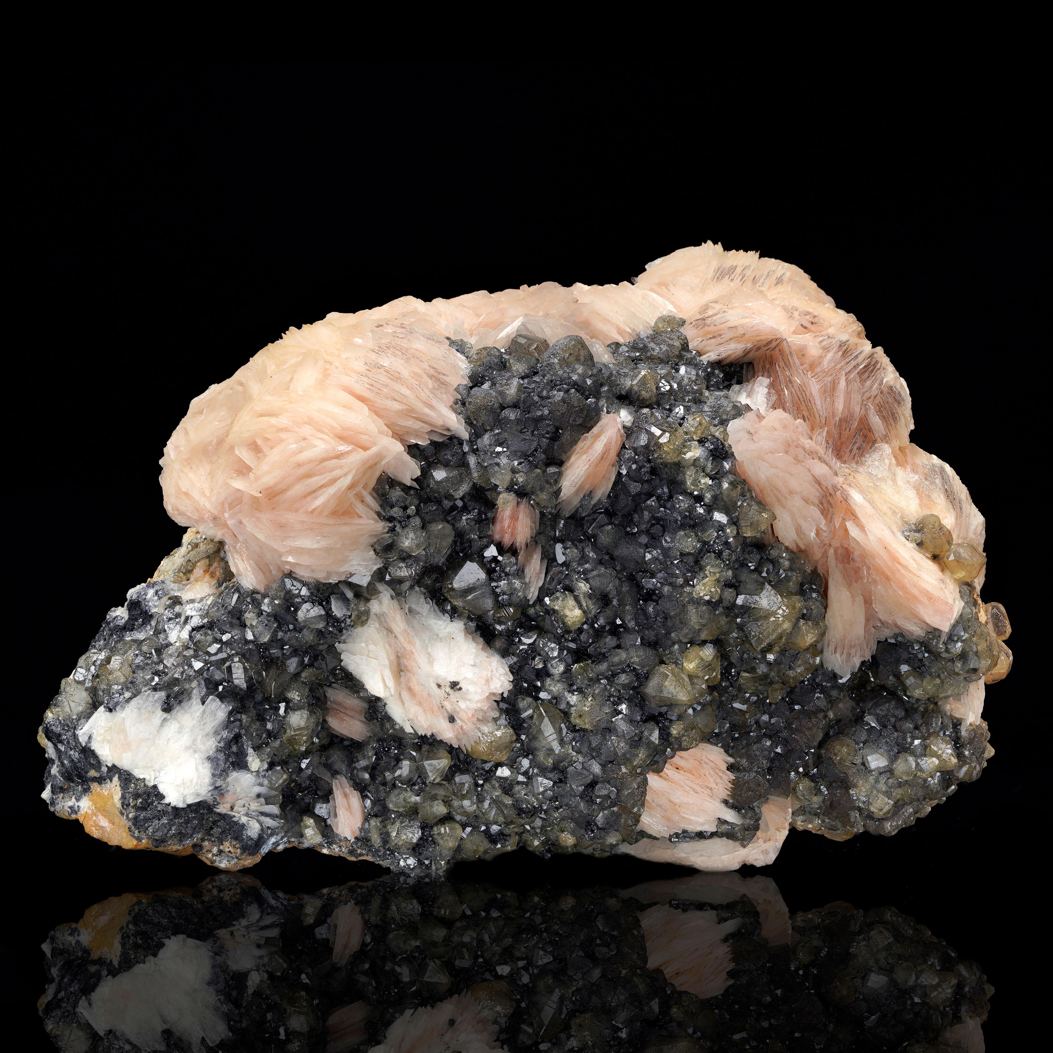 Cerussite and Barite Specimen from Morocco – 958g In New Condition For Sale In New York, NY