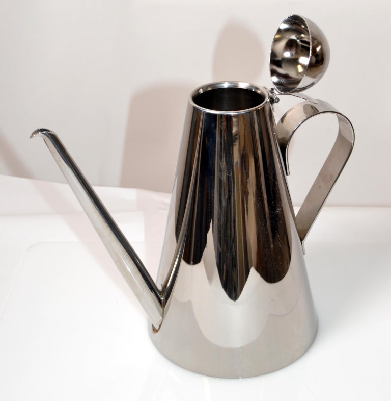 https://a.1stdibscdn.com/cerutti-italy-tea-coffee-pot-carafe-vessel-inox-18-10-stainless-steel-for-sale-picture-3/f_8863/f_282105021649787191443/03_master.jpg?width=768