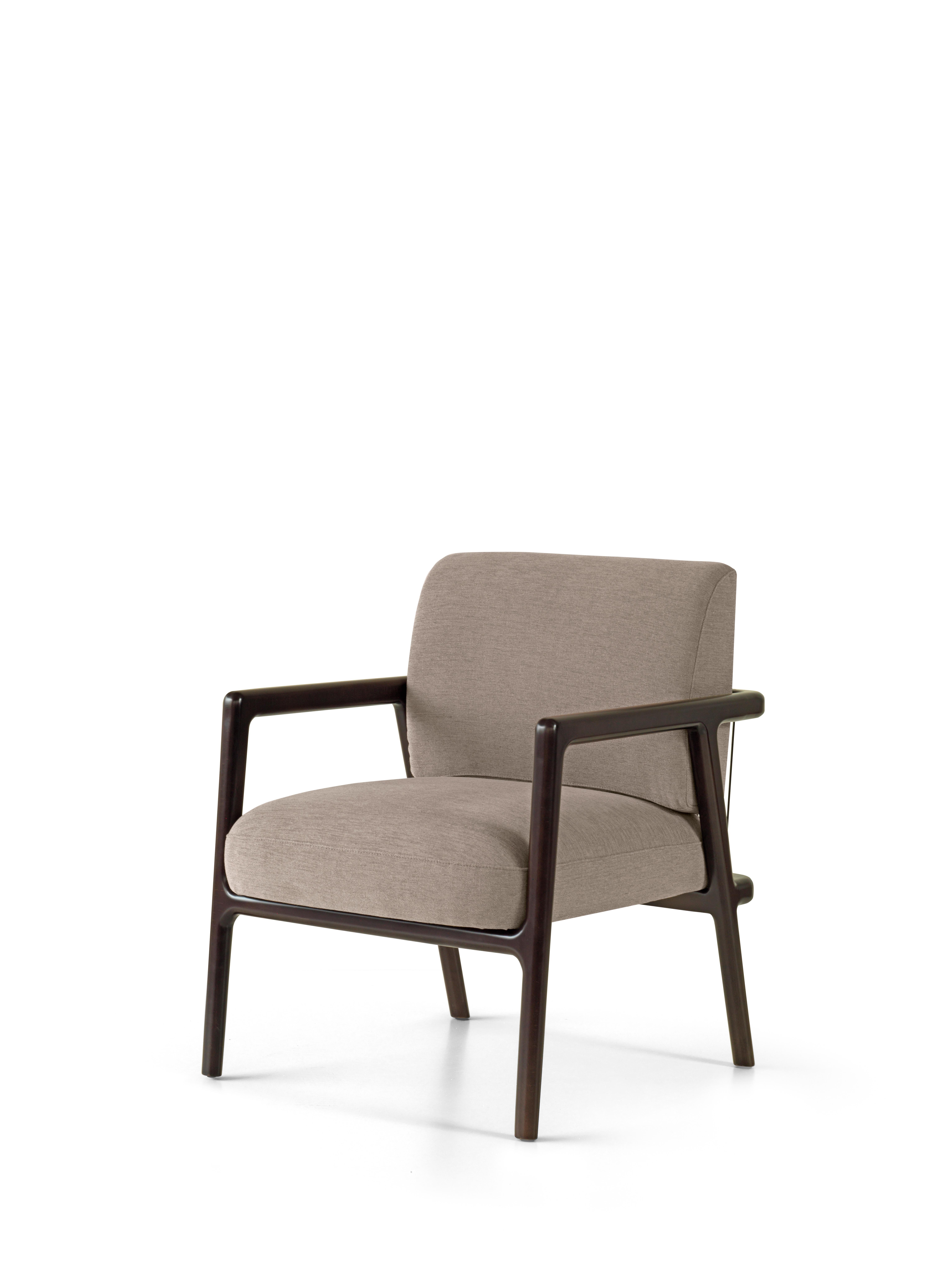 Cervantes 5025 Armchair by Redeco
Dimensions: W 66 x D 70 x H 83 cm
Materials: Plywood seat and back structure padded with polyurethane foam in different densities. Pre-upholstery in polyester wadding, upholstery in fabric or leather covering. Beech